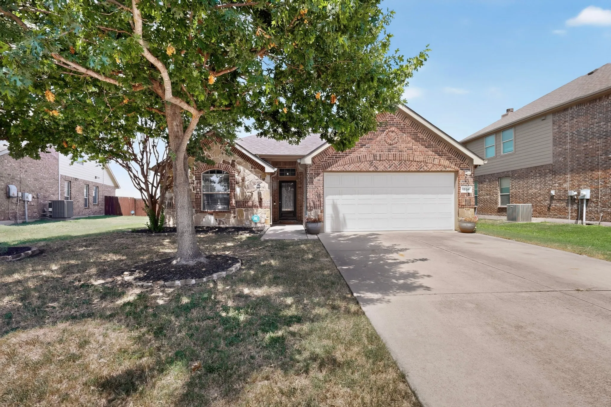 Single Family Residence For Rent in Johnson County , 1336 Shelley Drive, Burleson, Texas 76028, 4 Bedroom, 2 Bathroom, 2 Garage spaces, 1,830 Sqft, built in 2010, mls#21405119, Real Estate Agent in Burleson, Homes For Rent in Johnson county, Homes For Rent in Burleson, Realtor in Burleson Texas, Real Estate Brokerage Independent Realty Texas, Luminita Cordes Realtor