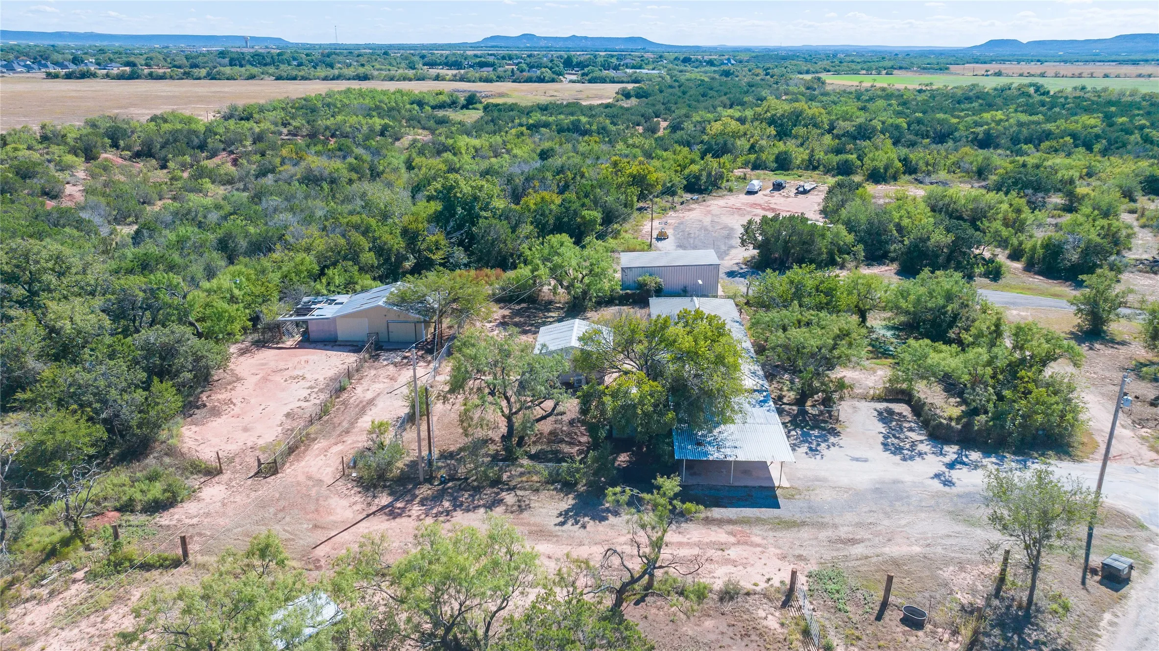 Single Family Residence For Sale in Taylor County , 117 County Road 661, Abilene, Texas 79606, 3 Bedroom, 3 Bathroom, Garage spaces, 2,630 Sqft, built in 1972, mls#21404218, Real Estate Agent in Abilene, Homes For Sale in Taylor county, Homes For Sale in Abilene, Realtor in Abilene Texas, Real Estate Brokerage Independent Realty Texas, Luminita Cordes Realtor