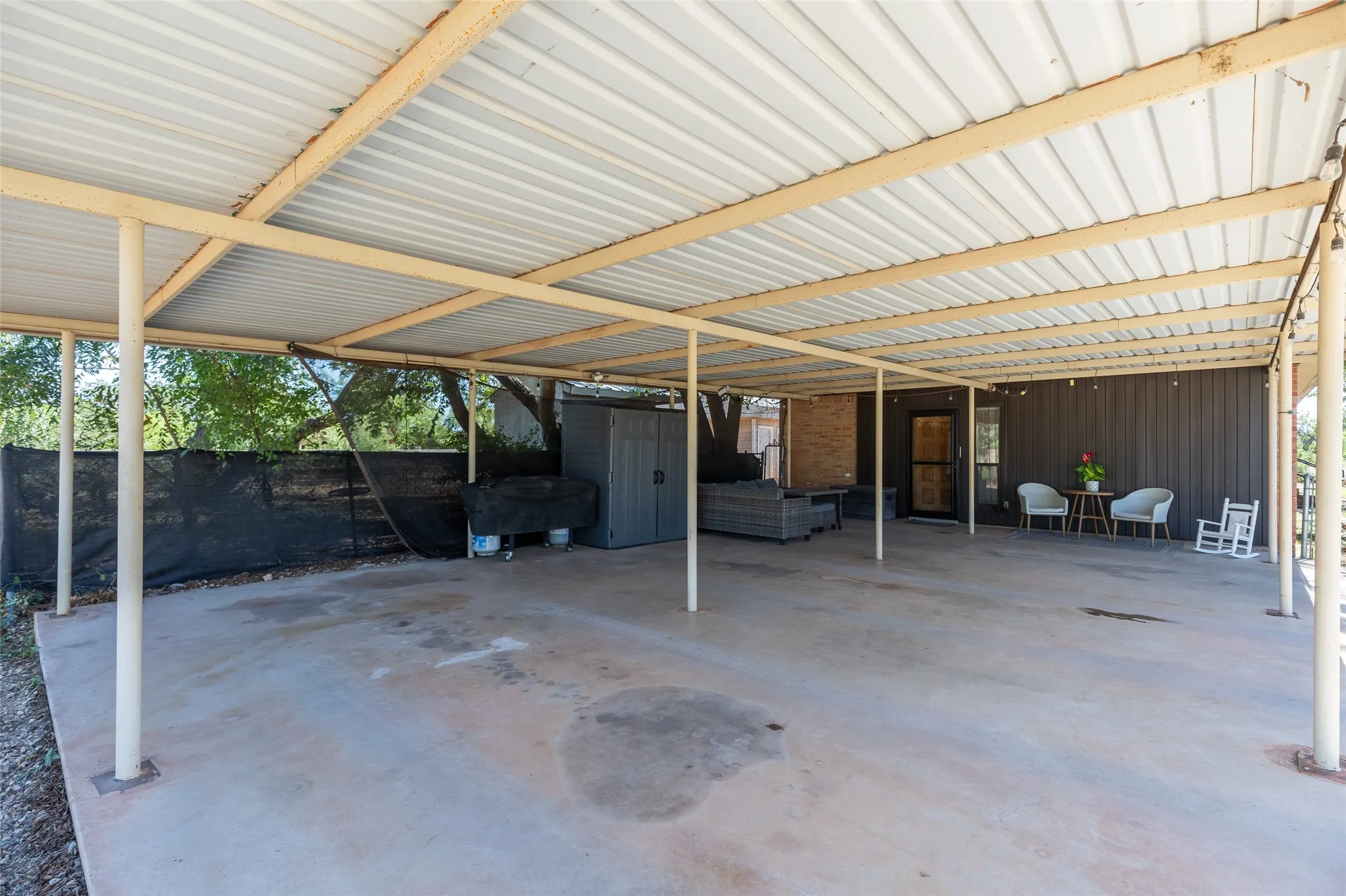 Single Family Residence For Sale in Taylor County , 117 County Road 661, Abilene, Texas 79606, 3 Bedroom, 3 Bathroom, Garage spaces, 2,630 Sqft, built in 1972, mls#21404218, Real Estate Agent in Abilene, Homes For Sale in Taylor county, Homes For Sale in Abilene, Realtor in Abilene Texas, Real Estate Brokerage Independent Realty Texas, Luminita Cordes Realtor