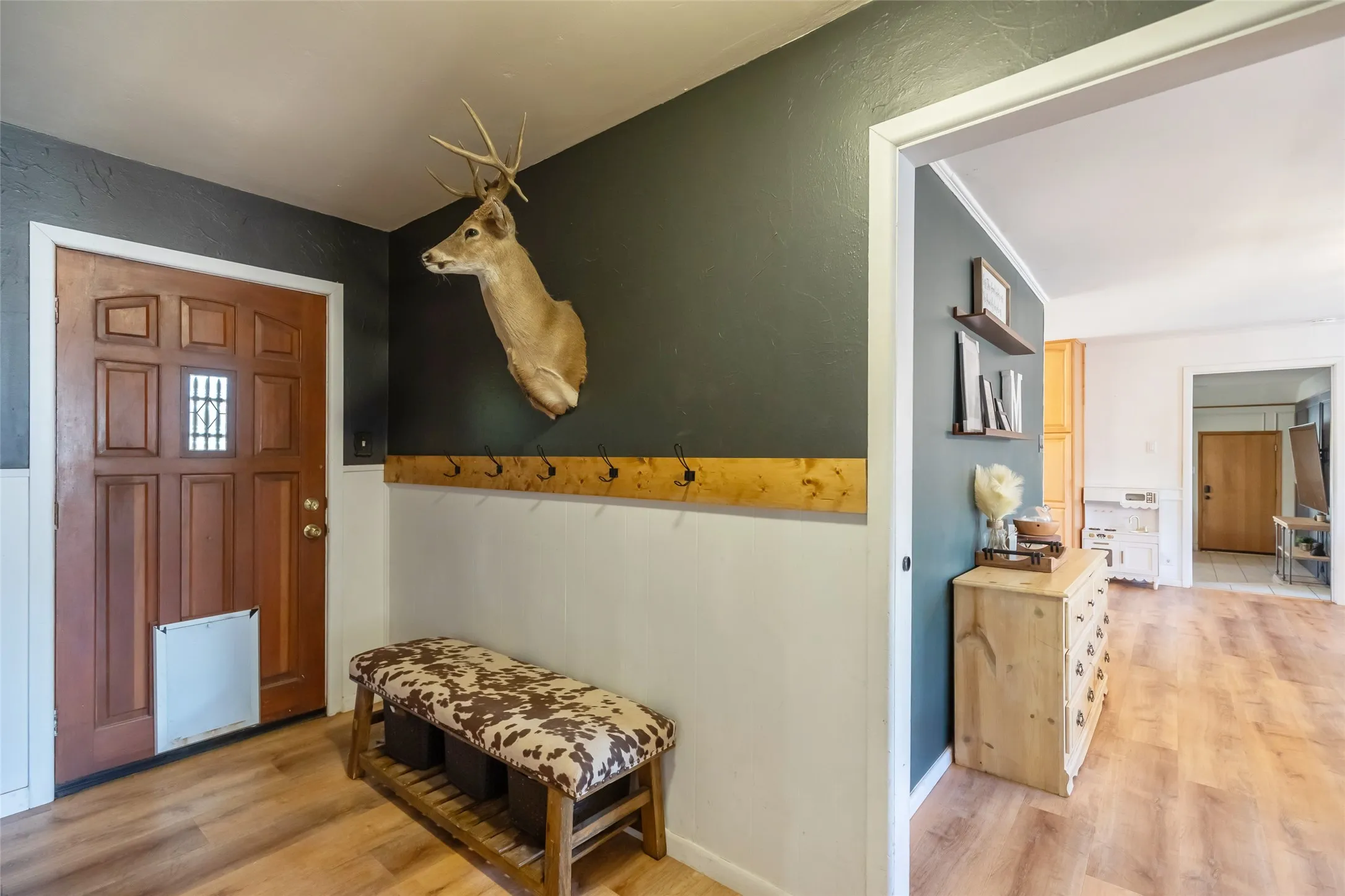 Single Family Residence For Sale in Taylor County , 117 County Road 661, Abilene, Texas 79606, 3 Bedroom, 3 Bathroom, Garage spaces, 2,630 Sqft, built in 1972, mls#21404218, Real Estate Agent in Abilene, Homes For Sale in Taylor county, Homes For Sale in Abilene, Realtor in Abilene Texas, Real Estate Brokerage Independent Realty Texas, Luminita Cordes Realtor