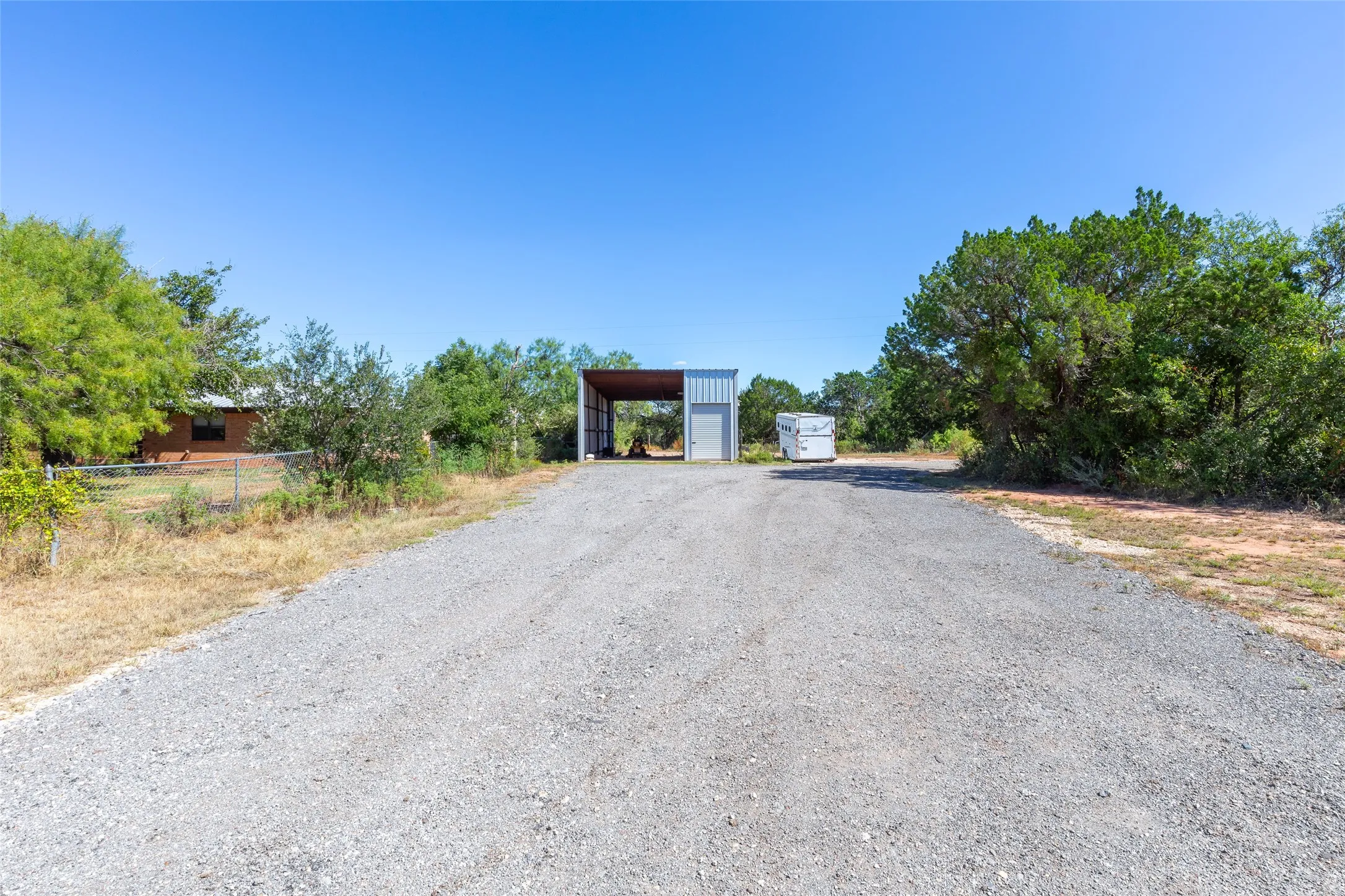 Single Family Residence For Sale in Taylor County , 117 County Road 661, Abilene, Texas 79606, 3 Bedroom, 3 Bathroom, Garage spaces, 2,630 Sqft, built in 1972, mls#21404218, Real Estate Agent in Abilene, Homes For Sale in Taylor county, Homes For Sale in Abilene, Realtor in Abilene Texas, Real Estate Brokerage Independent Realty Texas, Luminita Cordes Realtor