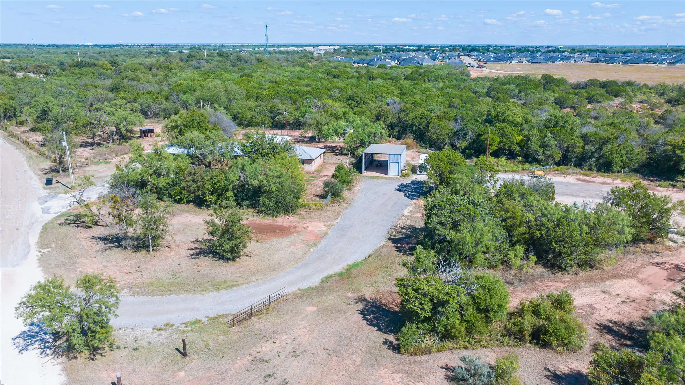 Single Family Residence For Sale in Taylor County , 117 County Road 661, Abilene, Texas 79606, 3 Bedroom, 3 Bathroom, Garage spaces, 2,630 Sqft, built in 1972, mls#21404218, Real Estate Agent in Abilene, Homes For Sale in Taylor county, Homes For Sale in Abilene, Realtor in Abilene Texas, Real Estate Brokerage Independent Realty Texas, Luminita Cordes Realtor