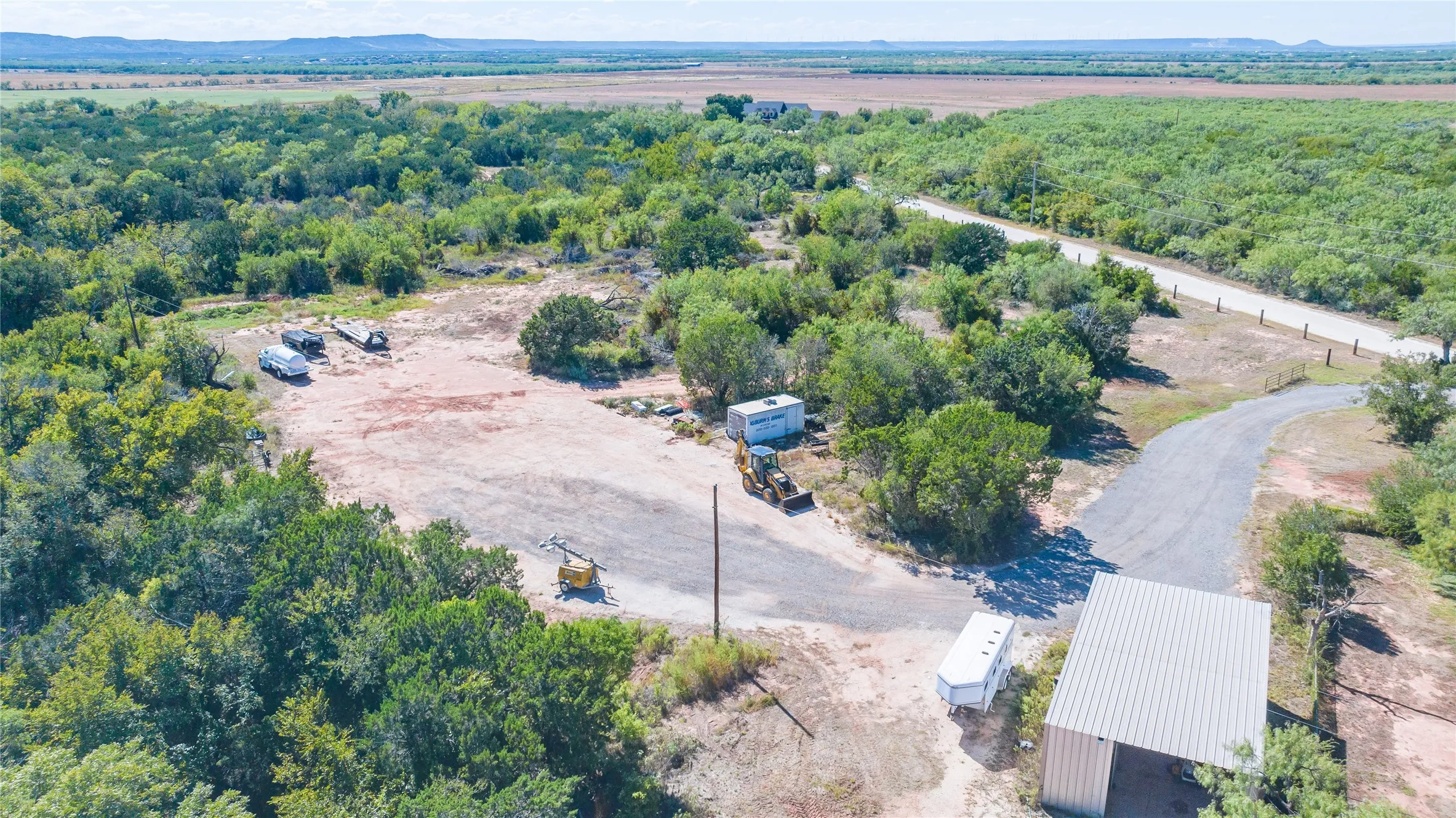 Single Family Residence For Sale in Taylor County , 117 County Road 661, Abilene, Texas 79606, 3 Bedroom, 3 Bathroom, Garage spaces, 2,630 Sqft, built in 1972, mls#21404218, Real Estate Agent in Abilene, Homes For Sale in Taylor county, Homes For Sale in Abilene, Realtor in Abilene Texas, Real Estate Brokerage Independent Realty Texas, Luminita Cordes Realtor