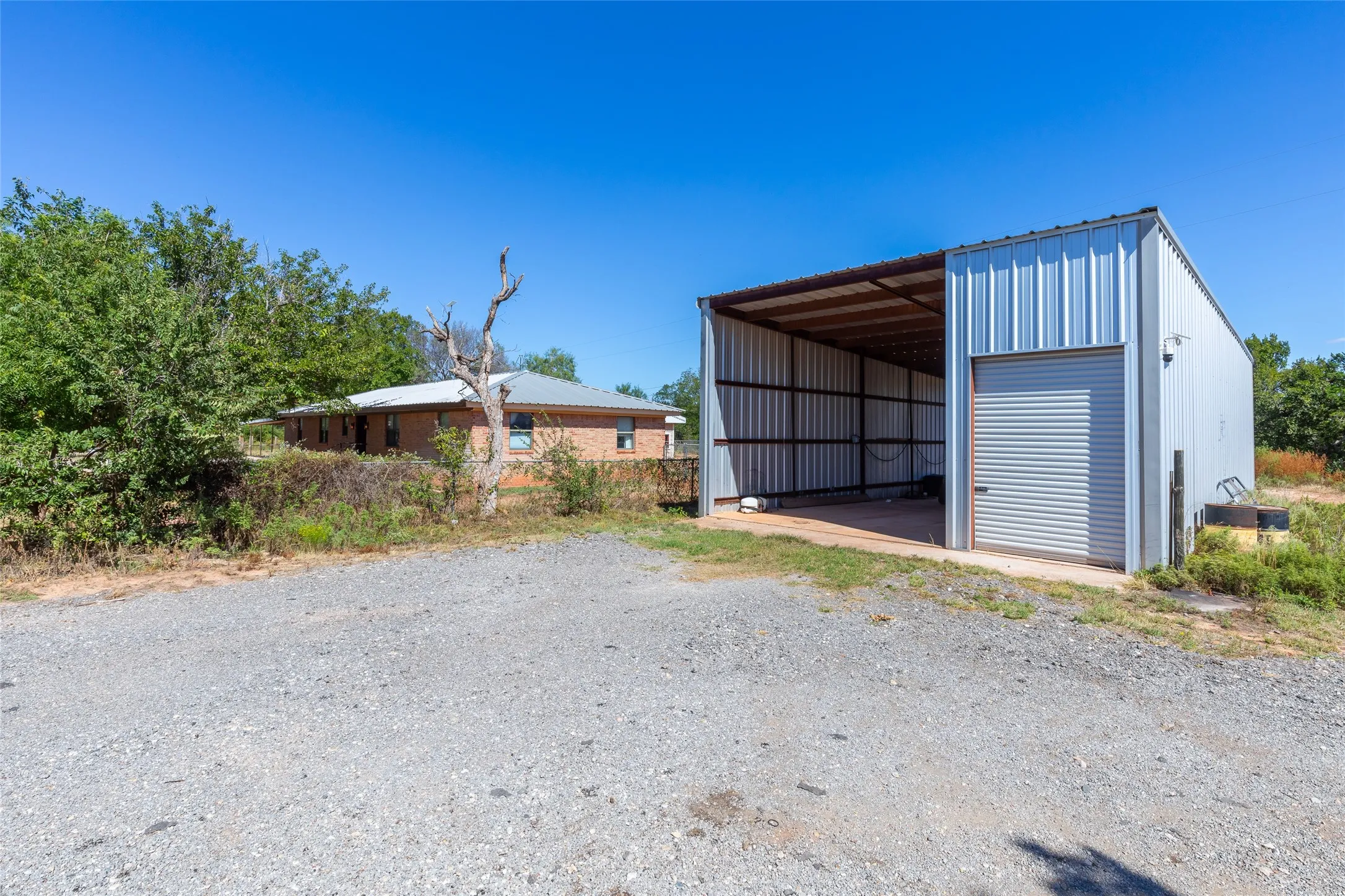 Single Family Residence For Sale in Taylor County , 117 County Road 661, Abilene, Texas 79606, 3 Bedroom, 3 Bathroom, Garage spaces, 2,630 Sqft, built in 1972, mls#21404218, Real Estate Agent in Abilene, Homes For Sale in Taylor county, Homes For Sale in Abilene, Realtor in Abilene Texas, Real Estate Brokerage Independent Realty Texas, Luminita Cordes Realtor