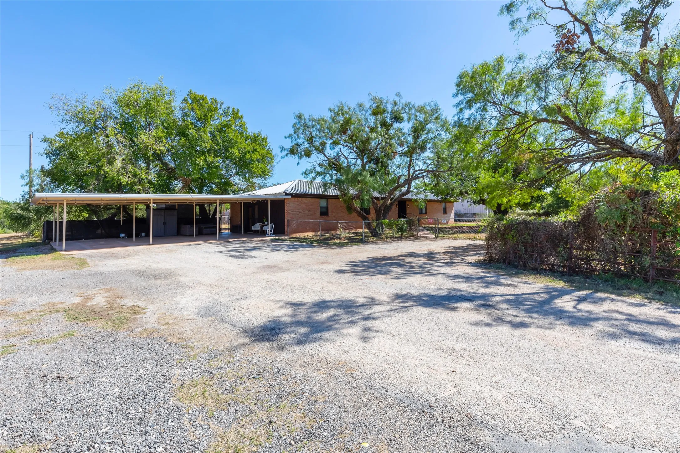 Single Family Residence For Sale in Taylor County , 117 County Road 661, Abilene, Texas 79606, 3 Bedroom, 3 Bathroom, Garage spaces, 2,630 Sqft, built in 1972, mls#21404218, Real Estate Agent in Abilene, Homes For Sale in Taylor county, Homes For Sale in Abilene, Realtor in Abilene Texas, Real Estate Brokerage Independent Realty Texas, Luminita Cordes Realtor