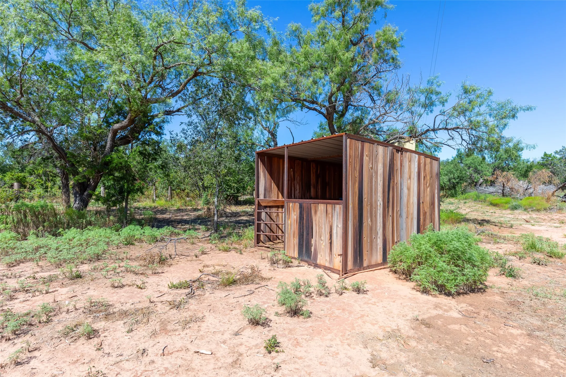 Single Family Residence For Sale in Taylor County , 117 County Road 661, Abilene, Texas 79606, 3 Bedroom, 3 Bathroom, Garage spaces, 2,630 Sqft, built in 1972, mls#21404218, Real Estate Agent in Abilene, Homes For Sale in Taylor county, Homes For Sale in Abilene, Realtor in Abilene Texas, Real Estate Brokerage Independent Realty Texas, Luminita Cordes Realtor