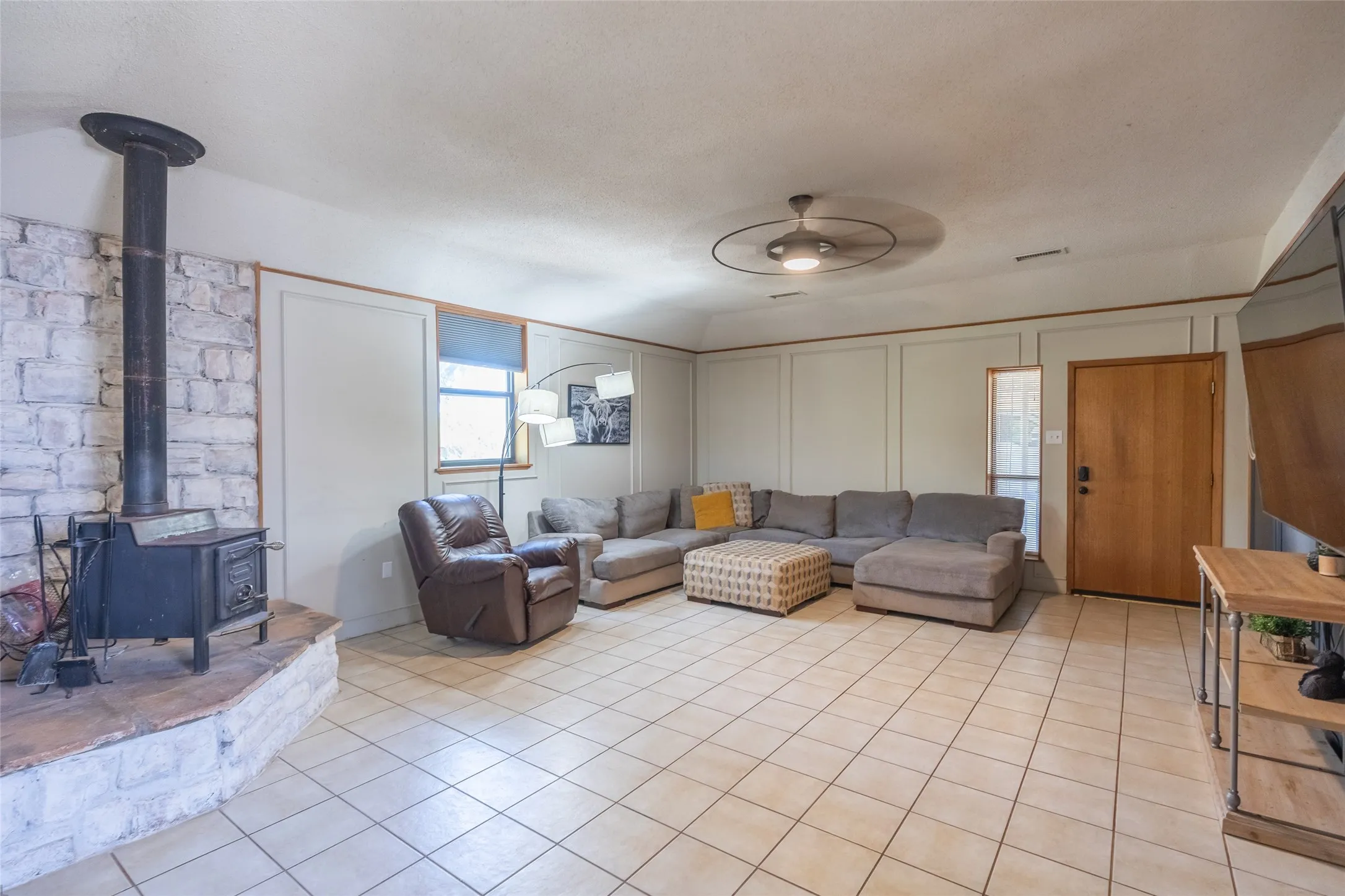 Single Family Residence For Sale in Taylor County , 117 County Road 661, Abilene, Texas 79606, 3 Bedroom, 3 Bathroom, Garage spaces, 2,630 Sqft, built in 1972, mls#21404218, Real Estate Agent in Abilene, Homes For Sale in Taylor county, Homes For Sale in Abilene, Realtor in Abilene Texas, Real Estate Brokerage Independent Realty Texas, Luminita Cordes Realtor