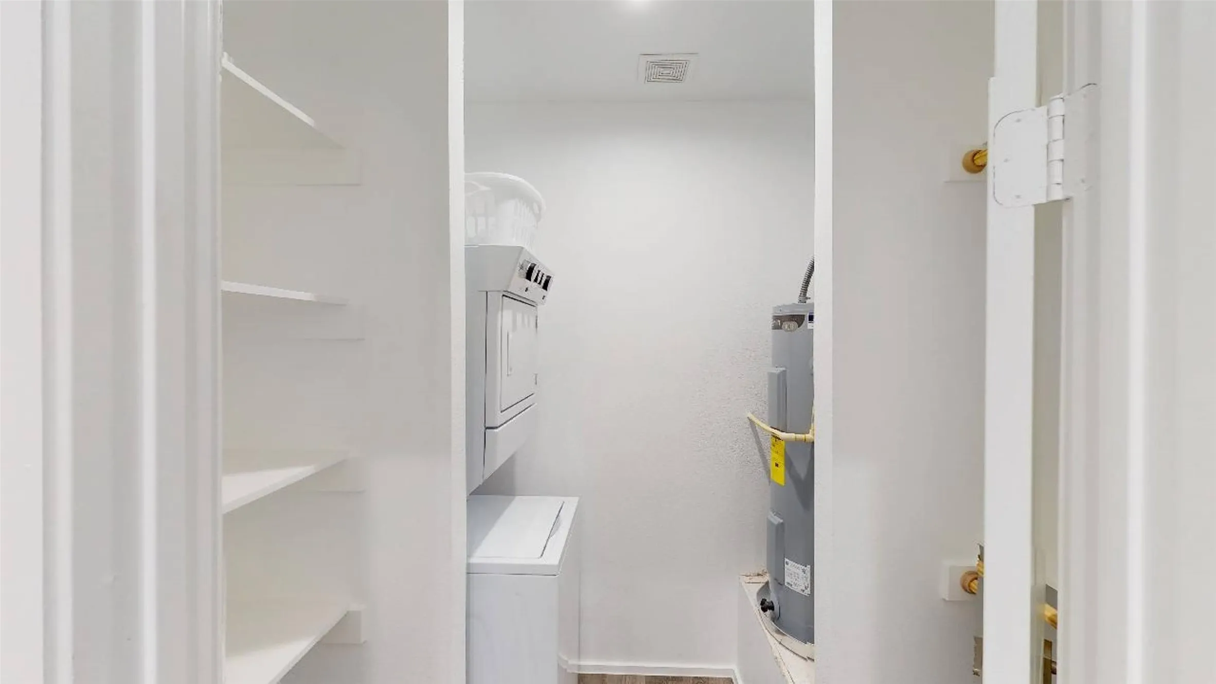 Apartment For Rent in Dallas County , 3235 Dallas Street 1307, Dallas, Texas 75210, 1 Bedroom, 1 Bathroom, Garage spaces, 780 Sqft, built in 2023, mls#21405180, Real Estate Agent in Dallas, Homes For Rent in Dallas county, Homes For Rent in Dallas, Realtor in Dallas Texas, Real Estate Brokerage Independent Realty Texas, Luminita Cordes Realtor