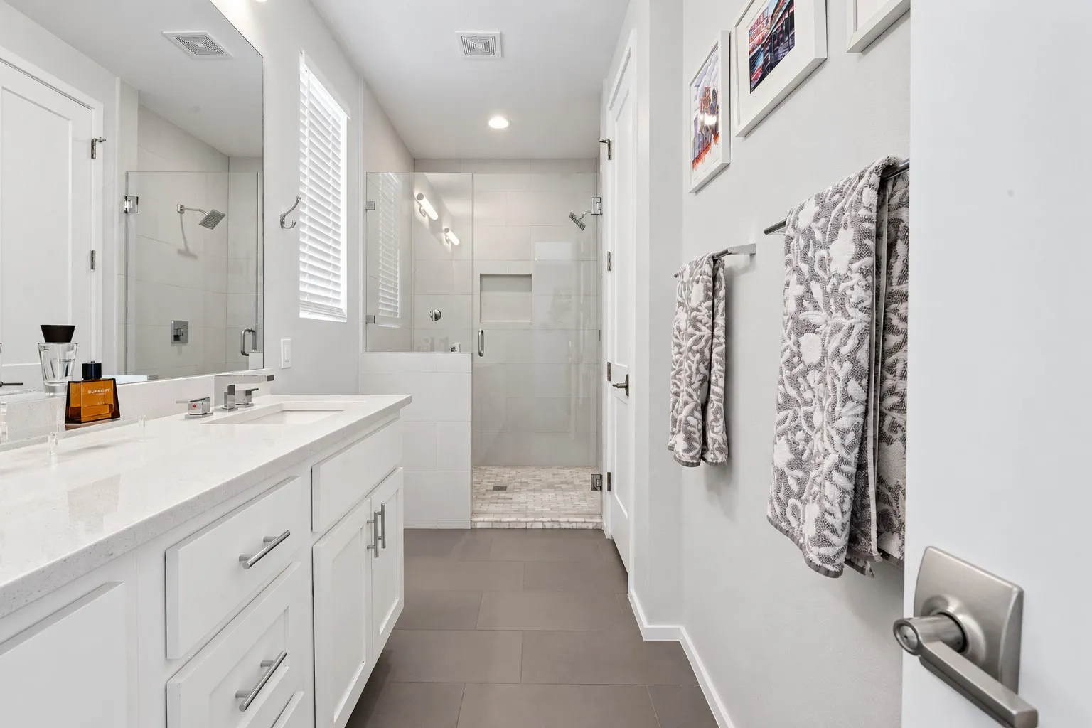 Condominium For Sale in Dallas County , 5923 Hudson Street 103, Dallas, Texas 75206, 2 Bedroom, 3 Bathroom, 2 Garage spaces, 1,538 Sqft, built in 2019, mls#21405193, Real Estate Agent in Dallas, Homes For Sale in Dallas county, Homes For Sale in Dallas, Realtor in Dallas Texas, Real Estate Brokerage Independent Realty Texas, Luminita Cordes Realtor