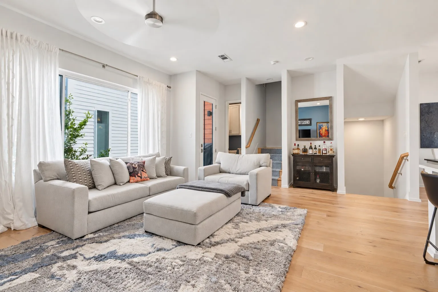 Condominium For Sale in Dallas County , 5923 Hudson Street 103, Dallas, Texas 75206, 2 Bedroom, 3 Bathroom, 2 Garage spaces, 1,538 Sqft, built in 2019, mls#21405193, Real Estate Agent in Dallas, Homes For Sale in Dallas county, Homes For Sale in Dallas, Realtor in Dallas Texas, Real Estate Brokerage Independent Realty Texas, Luminita Cordes Realtor