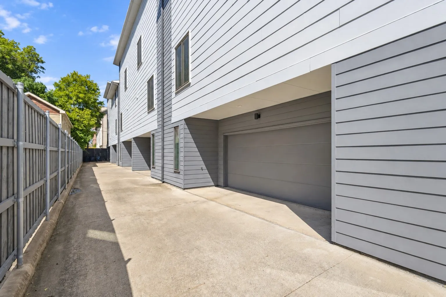 Condominium For Sale in Dallas County , 5923 Hudson Street 103, Dallas, Texas 75206, 2 Bedroom, 3 Bathroom, 2 Garage spaces, 1,538 Sqft, built in 2019, mls#21405193, Real Estate Agent in Dallas, Homes For Sale in Dallas county, Homes For Sale in Dallas, Realtor in Dallas Texas, Real Estate Brokerage Independent Realty Texas, Luminita Cordes Realtor