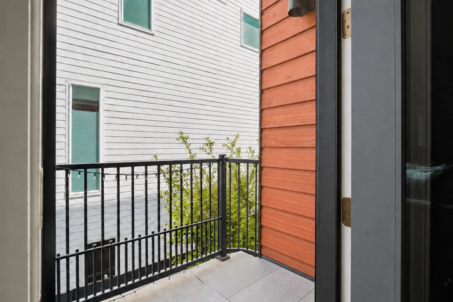 Condominium For Sale in Dallas County , 5923 Hudson Street 103, Dallas, Texas 75206, 2 Bedroom, 3 Bathroom, 2 Garage spaces, 1,538 Sqft, built in 2019, mls#21405193, Real Estate Agent in Dallas, Homes For Sale in Dallas county, Homes For Sale in Dallas, Realtor in Dallas Texas, Real Estate Brokerage Independent Realty Texas, Luminita Cordes Realtor