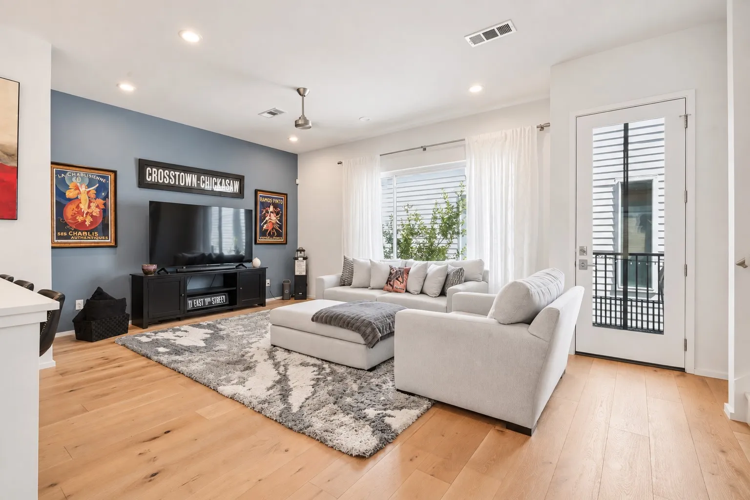 Condominium For Sale in Dallas County , 5923 Hudson Street 103, Dallas, Texas 75206, 2 Bedroom, 3 Bathroom, 2 Garage spaces, 1,538 Sqft, built in 2019, mls#21405193, Real Estate Agent in Dallas, Homes For Sale in Dallas county, Homes For Sale in Dallas, Realtor in Dallas Texas, Real Estate Brokerage Independent Realty Texas, Luminita Cordes Realtor