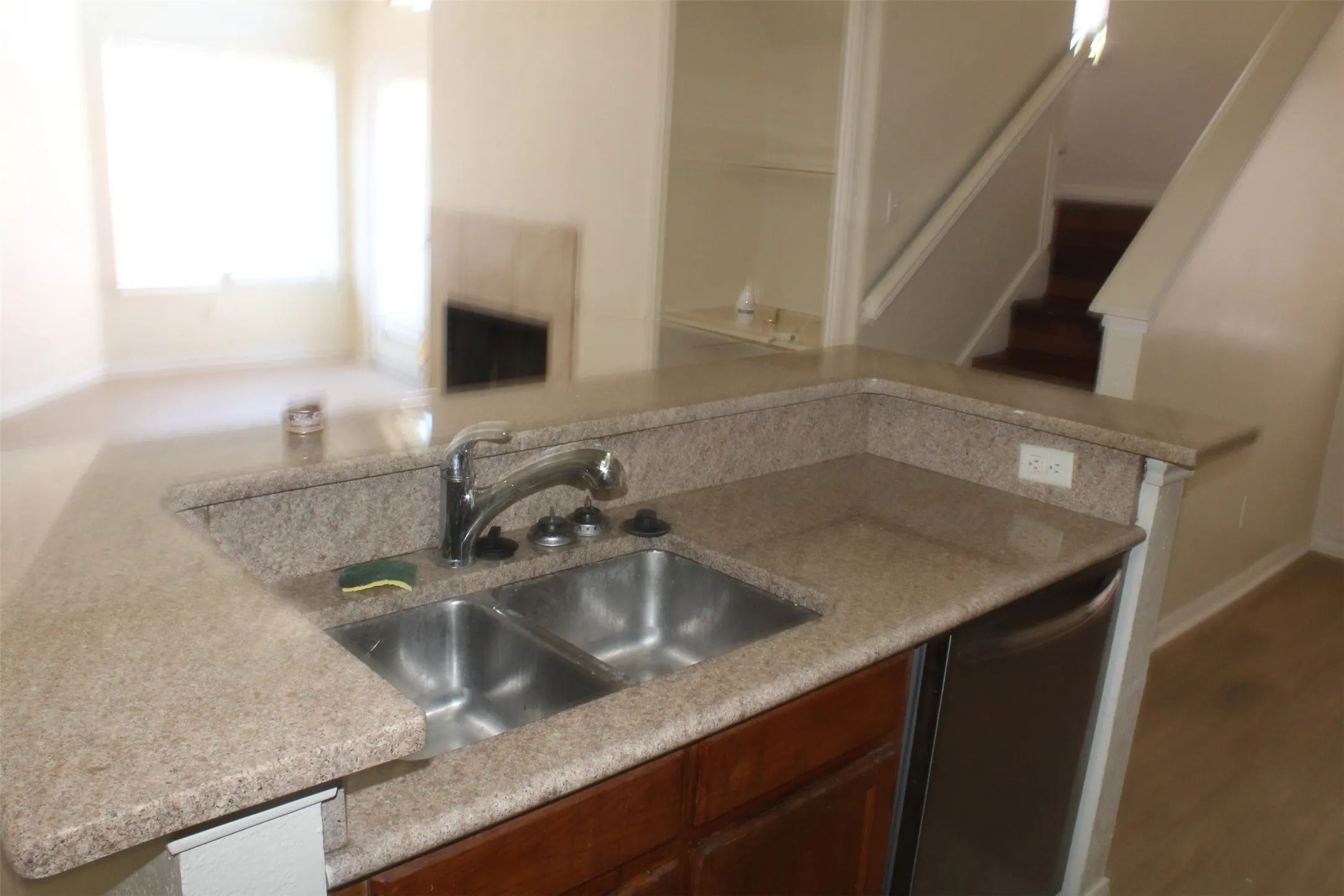 Condominium For Rent in Dallas County , 9809 Walnut Street 210, Dallas, Texas 75243, 2 Bedroom, 2 Bathroom, Garage spaces, 1,031 Sqft, built in 1981, mls#21405195, Real Estate Agent in Dallas, Homes For Rent in Dallas county, Homes For Rent in Dallas, Realtor in Dallas Texas, Real Estate Brokerage Independent Realty Texas, Luminita Cordes Realtor