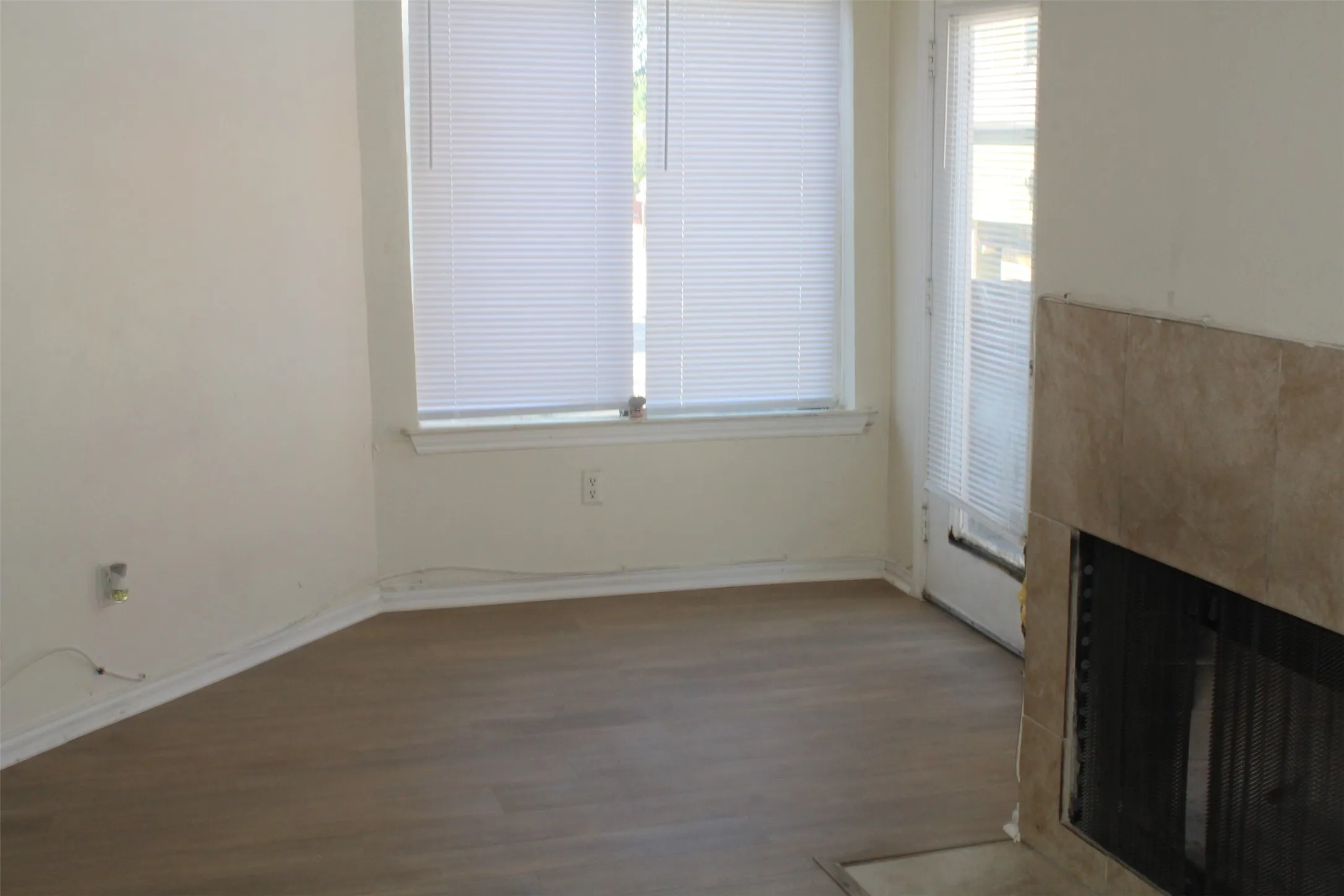 Condominium For Rent in Dallas County , 9809 Walnut Street 210, Dallas, Texas 75243, 2 Bedroom, 2 Bathroom, Garage spaces, 1,031 Sqft, built in 1981, mls#21405195, Real Estate Agent in Dallas, Homes For Rent in Dallas county, Homes For Rent in Dallas, Realtor in Dallas Texas, Real Estate Brokerage Independent Realty Texas, Luminita Cordes Realtor