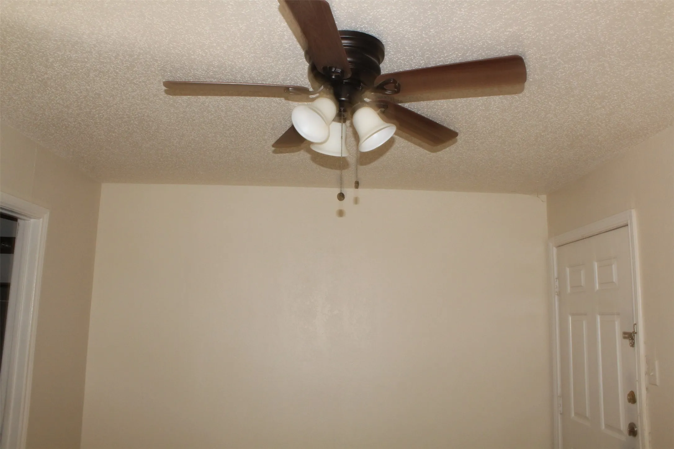 Condominium For Rent in Dallas County , 9809 Walnut Street 210, Dallas, Texas 75243, 2 Bedroom, 2 Bathroom, Garage spaces, 1,031 Sqft, built in 1981, mls#21405195, Real Estate Agent in Dallas, Homes For Rent in Dallas county, Homes For Rent in Dallas, Realtor in Dallas Texas, Real Estate Brokerage Independent Realty Texas, Luminita Cordes Realtor