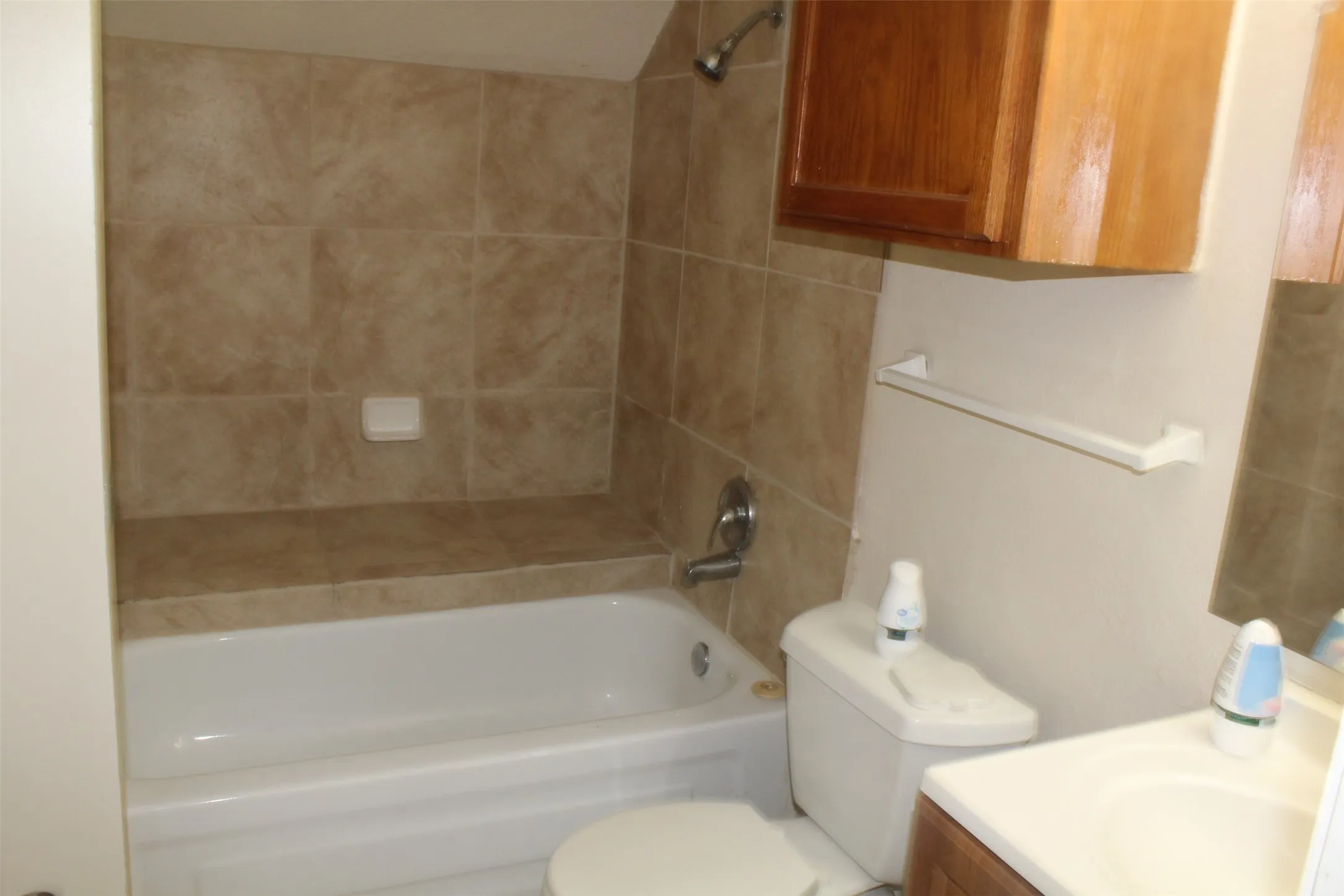 Condominium For Rent in Dallas County , 9809 Walnut Street 210, Dallas, Texas 75243, 2 Bedroom, 2 Bathroom, Garage spaces, 1,031 Sqft, built in 1981, mls#21405195, Real Estate Agent in Dallas, Homes For Rent in Dallas county, Homes For Rent in Dallas, Realtor in Dallas Texas, Real Estate Brokerage Independent Realty Texas, Luminita Cordes Realtor