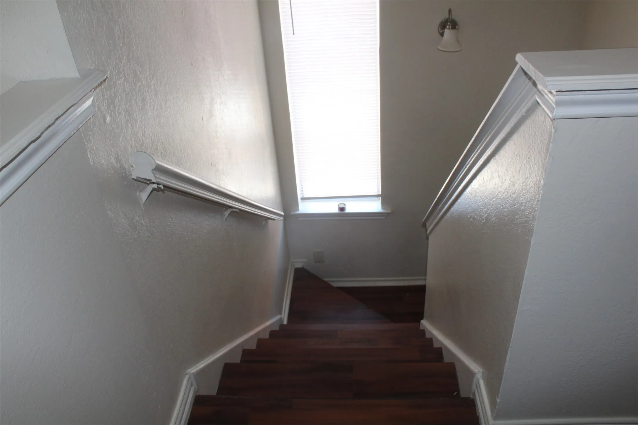 Condominium For Rent in Dallas County , 9809 Walnut Street 210, Dallas, Texas 75243, 2 Bedroom, 2 Bathroom, Garage spaces, 1,031 Sqft, built in 1981, mls#21405195, Real Estate Agent in Dallas, Homes For Rent in Dallas county, Homes For Rent in Dallas, Realtor in Dallas Texas, Real Estate Brokerage Independent Realty Texas, Luminita Cordes Realtor