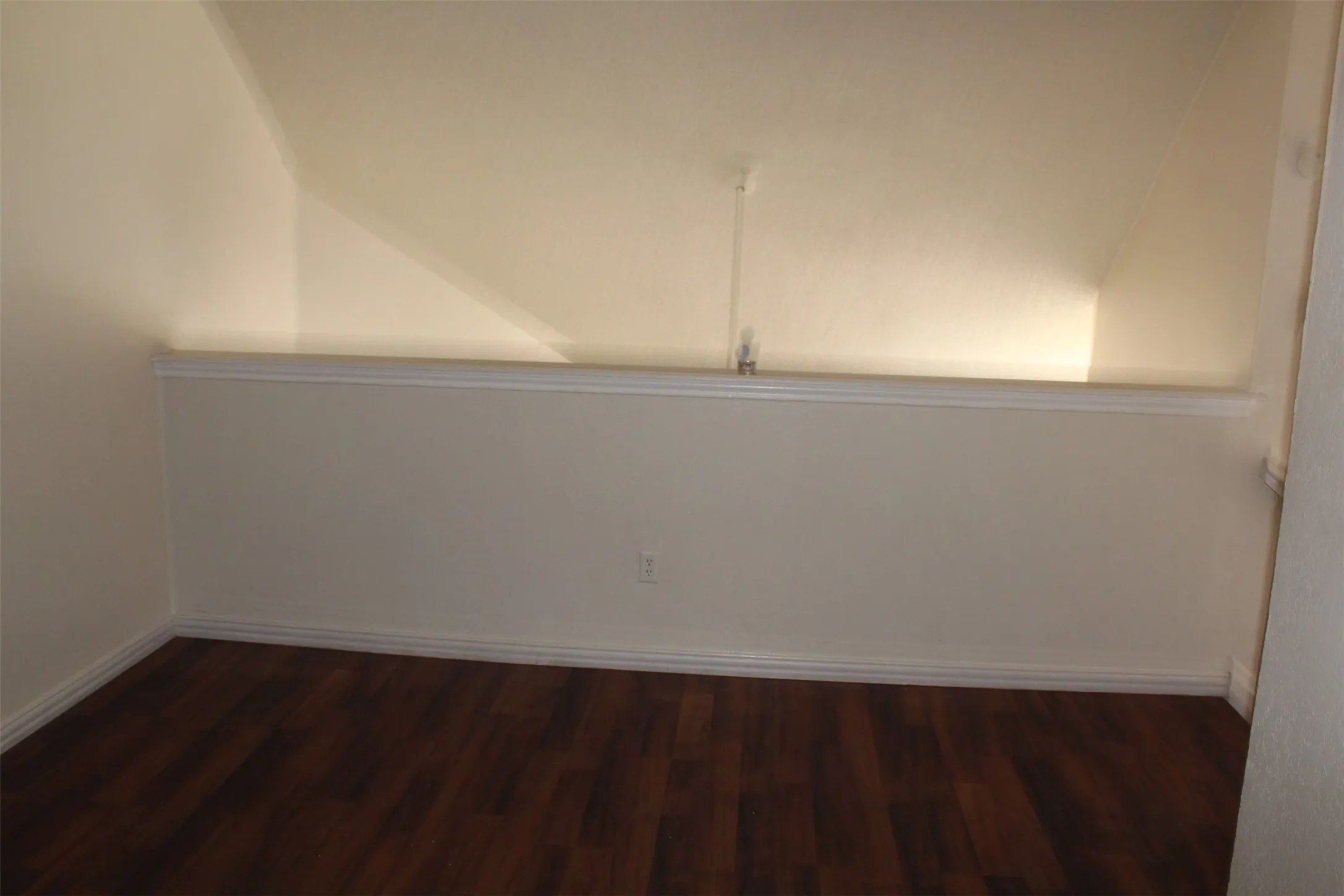 Condominium For Rent in Dallas County , 9809 Walnut Street 210, Dallas, Texas 75243, 2 Bedroom, 2 Bathroom, Garage spaces, 1,031 Sqft, built in 1981, mls#21405195, Real Estate Agent in Dallas, Homes For Rent in Dallas county, Homes For Rent in Dallas, Realtor in Dallas Texas, Real Estate Brokerage Independent Realty Texas, Luminita Cordes Realtor