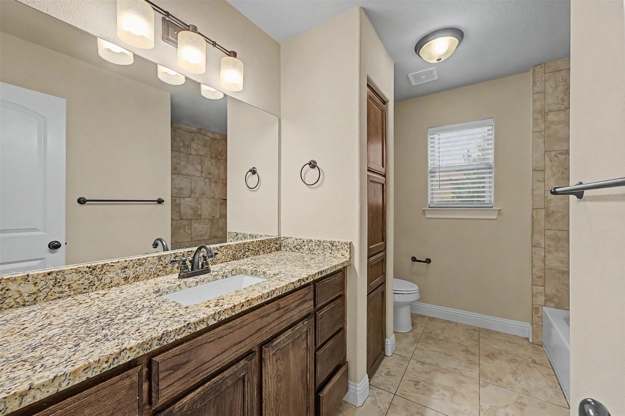 Townhouse For Rent in Tarrant County , 7905 Butler Court, Benbrook, Texas 76116, 3 Bedroom, 3 Bathroom, 1 Garage spaces, 1,614 Sqft, built in 2016, mls#21405158, Real Estate Agent in Benbrook, Homes For Rent in Tarrant county, Homes For Rent in Benbrook, Realtor in Benbrook Texas, Real Estate Brokerage Independent Realty Texas, Luminita Cordes Realtor