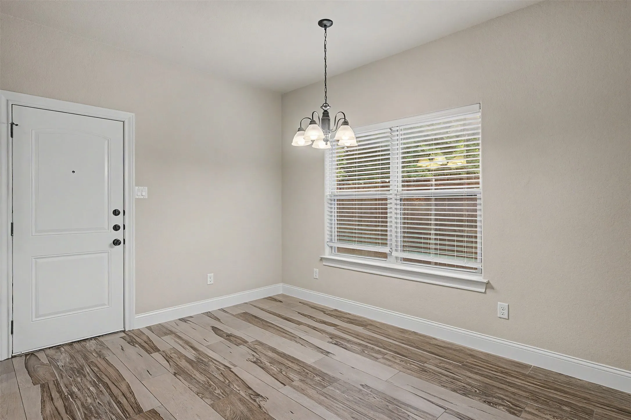 Townhouse For Rent in Tarrant County , 7905 Butler Court, Benbrook, Texas 76116, 3 Bedroom, 3 Bathroom, 1 Garage spaces, 1,614 Sqft, built in 2016, mls#21405158, Real Estate Agent in Benbrook, Homes For Rent in Tarrant county, Homes For Rent in Benbrook, Realtor in Benbrook Texas, Real Estate Brokerage Independent Realty Texas, Luminita Cordes Realtor