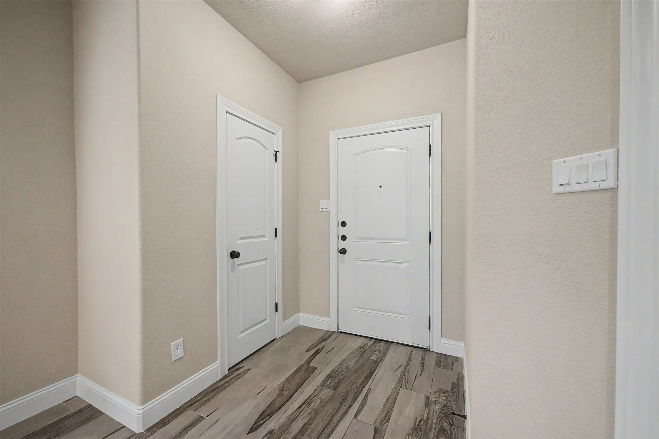 Townhouse For Rent in Tarrant County , 7905 Butler Court, Benbrook, Texas 76116, 3 Bedroom, 3 Bathroom, 1 Garage spaces, 1,614 Sqft, built in 2016, mls#21405158, Real Estate Agent in Benbrook, Homes For Rent in Tarrant county, Homes For Rent in Benbrook, Realtor in Benbrook Texas, Real Estate Brokerage Independent Realty Texas, Luminita Cordes Realtor