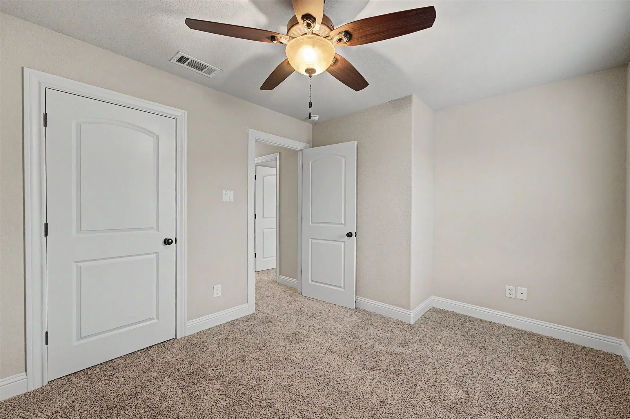 Townhouse For Rent in Tarrant County , 7905 Butler Court, Benbrook, Texas 76116, 3 Bedroom, 3 Bathroom, 1 Garage spaces, 1,614 Sqft, built in 2016, mls#21405158, Real Estate Agent in Benbrook, Homes For Rent in Tarrant county, Homes For Rent in Benbrook, Realtor in Benbrook Texas, Real Estate Brokerage Independent Realty Texas, Luminita Cordes Realtor
