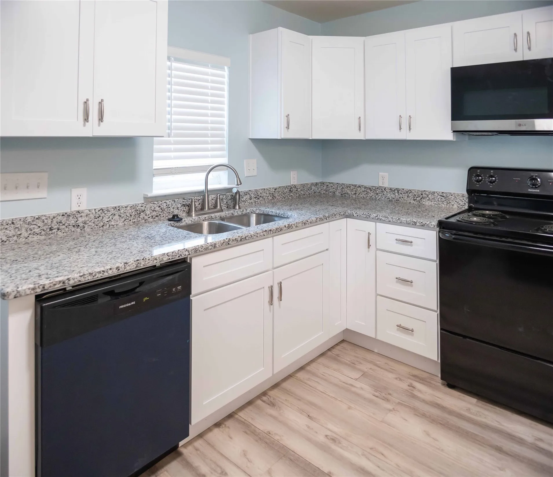 Single Family Residence For Sale in Fannin County , 506 W 7th Street, Bonham, Texas 75418, 3 Bedroom, 2 Bathroom, Garage spaces, 1,274 Sqft, built in 1930, mls#21405010, Real Estate Agent in Bonham, Homes For Sale in Fannin county, Homes For Sale in Bonham, Realtor in Bonham Texas, Real Estate Brokerage Independent Realty Texas, Luminita Cordes Realtor