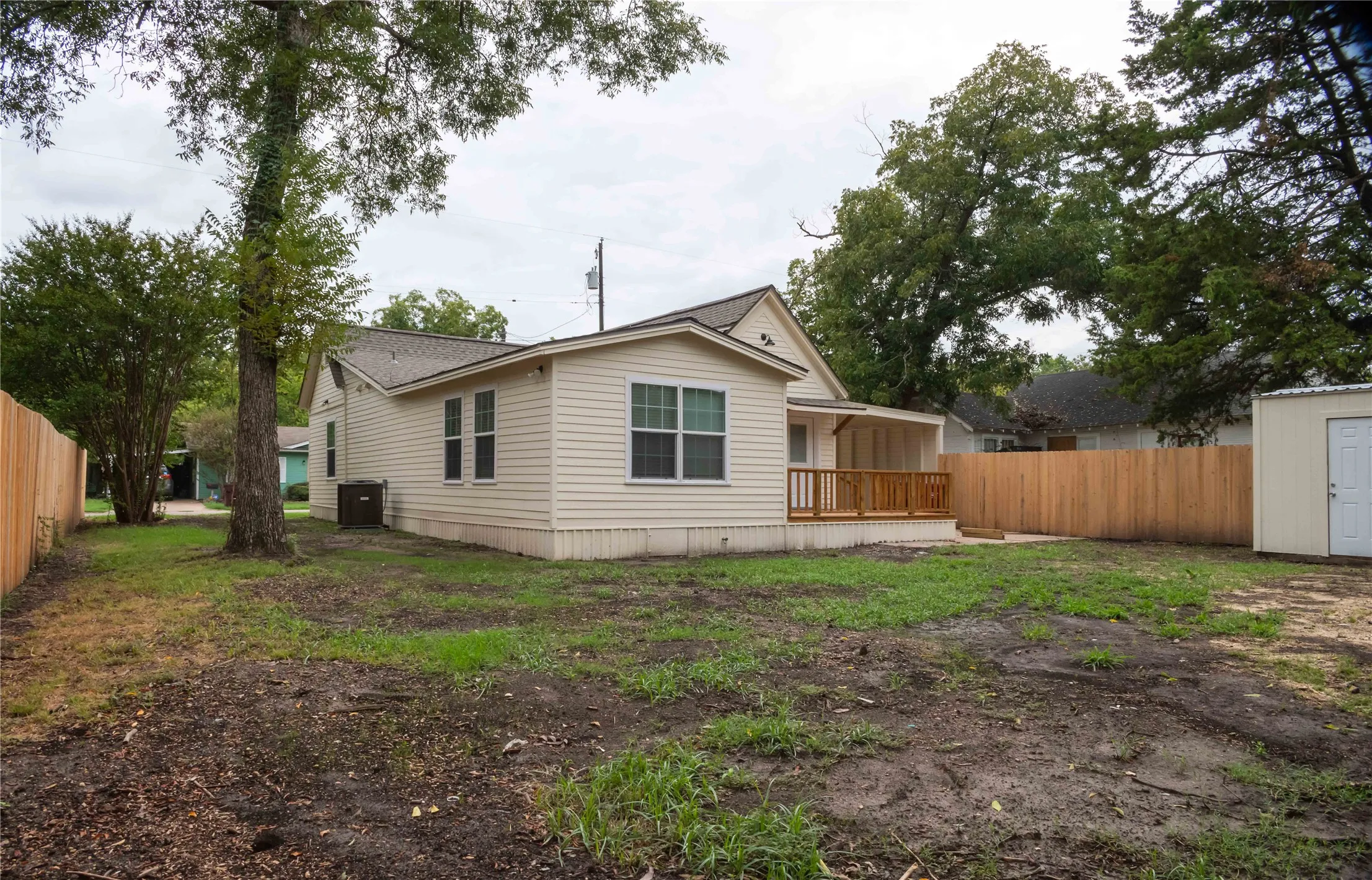 Single Family Residence For Sale in Fannin County , 506 W 7th Street, Bonham, Texas 75418, 3 Bedroom, 2 Bathroom, Garage spaces, 1,274 Sqft, built in 1930, mls#21405010, Real Estate Agent in Bonham, Homes For Sale in Fannin county, Homes For Sale in Bonham, Realtor in Bonham Texas, Real Estate Brokerage Independent Realty Texas, Luminita Cordes Realtor