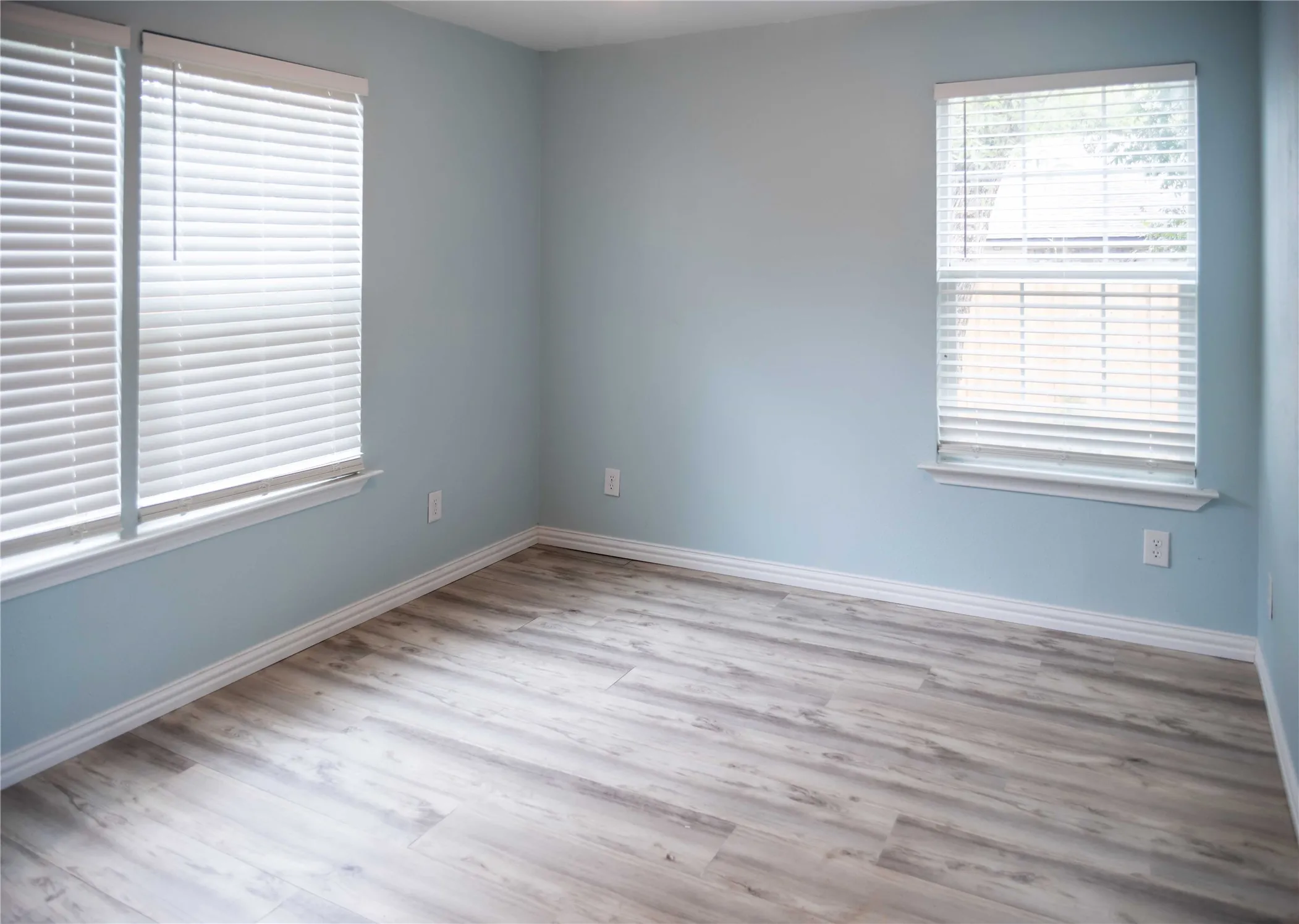 Single Family Residence For Sale in Fannin County , 506 W 7th Street, Bonham, Texas 75418, 3 Bedroom, 2 Bathroom, Garage spaces, 1,274 Sqft, built in 1930, mls#21405010, Real Estate Agent in Bonham, Homes For Sale in Fannin county, Homes For Sale in Bonham, Realtor in Bonham Texas, Real Estate Brokerage Independent Realty Texas, Luminita Cordes Realtor