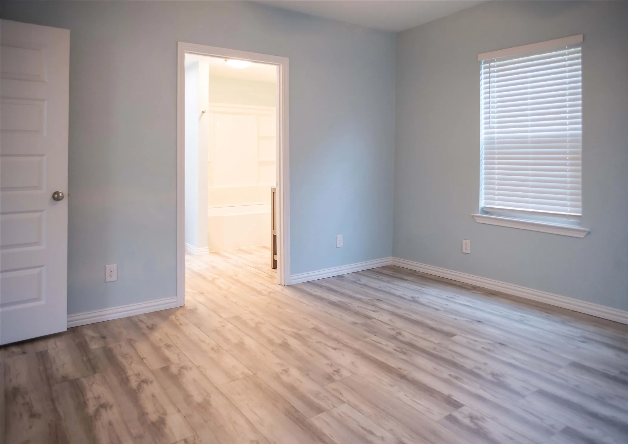 Single Family Residence For Sale in Fannin County , 506 W 7th Street, Bonham, Texas 75418, 3 Bedroom, 2 Bathroom, Garage spaces, 1,274 Sqft, built in 1930, mls#21405010, Real Estate Agent in Bonham, Homes For Sale in Fannin county, Homes For Sale in Bonham, Realtor in Bonham Texas, Real Estate Brokerage Independent Realty Texas, Luminita Cordes Realtor
