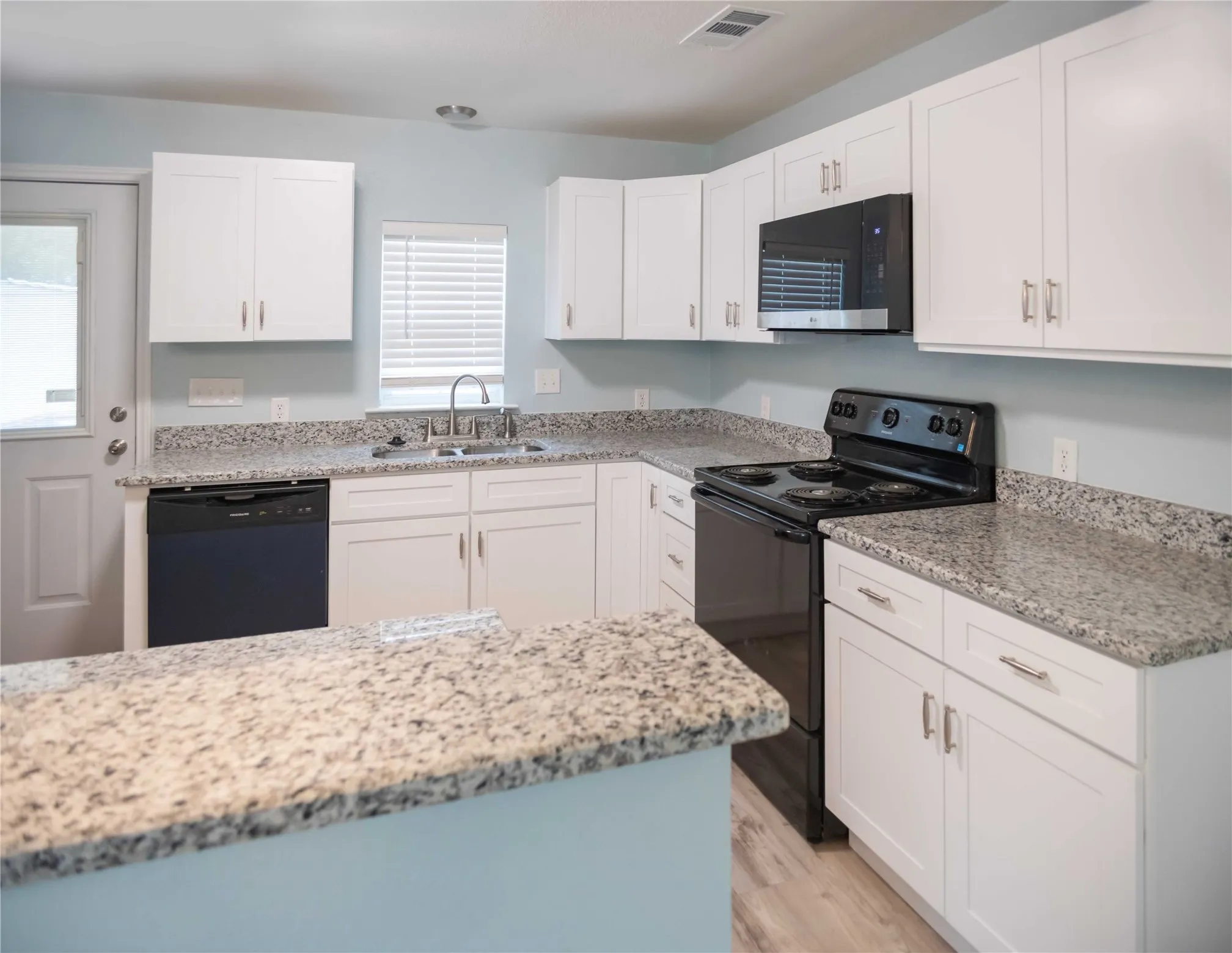 Single Family Residence For Sale in Fannin County , 506 W 7th Street, Bonham, Texas 75418, 3 Bedroom, 2 Bathroom, Garage spaces, 1,274 Sqft, built in 1930, mls#21405010, Real Estate Agent in Bonham, Homes For Sale in Fannin county, Homes For Sale in Bonham, Realtor in Bonham Texas, Real Estate Brokerage Independent Realty Texas, Luminita Cordes Realtor
