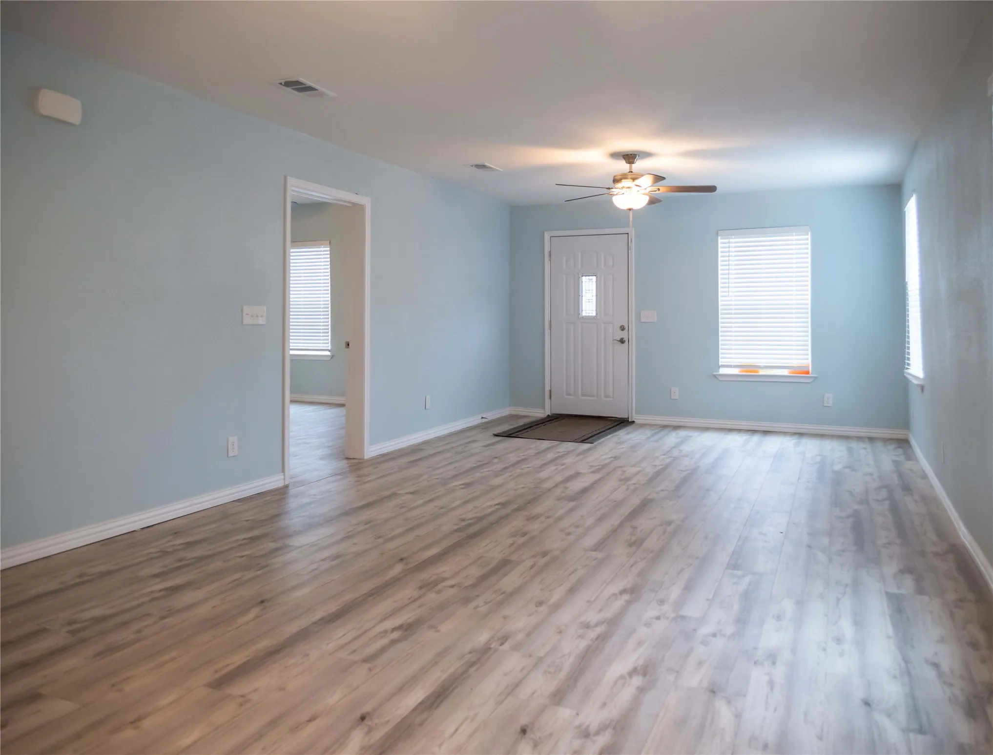Single Family Residence For Sale in Fannin County , 506 W 7th Street, Bonham, Texas 75418, 3 Bedroom, 2 Bathroom, Garage spaces, 1,274 Sqft, built in 1930, mls#21405010, Real Estate Agent in Bonham, Homes For Sale in Fannin county, Homes For Sale in Bonham, Realtor in Bonham Texas, Real Estate Brokerage Independent Realty Texas, Luminita Cordes Realtor
