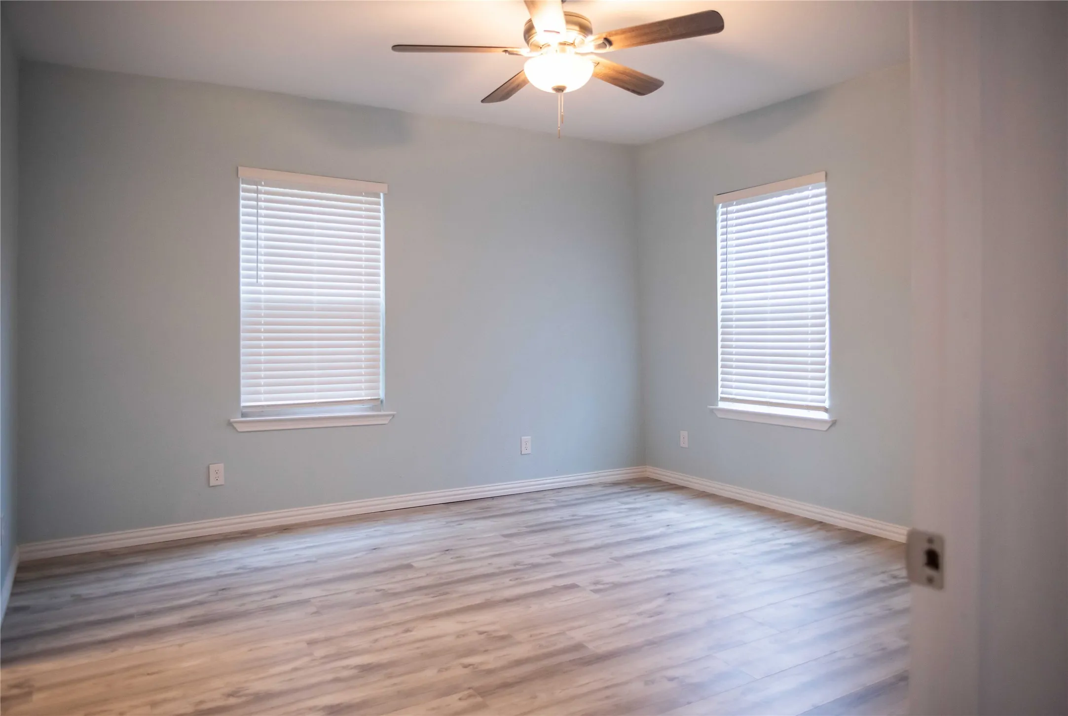 Single Family Residence For Sale in Fannin County , 506 W 7th Street, Bonham, Texas 75418, 3 Bedroom, 2 Bathroom, Garage spaces, 1,274 Sqft, built in 1930, mls#21405010, Real Estate Agent in Bonham, Homes For Sale in Fannin county, Homes For Sale in Bonham, Realtor in Bonham Texas, Real Estate Brokerage Independent Realty Texas, Luminita Cordes Realtor
