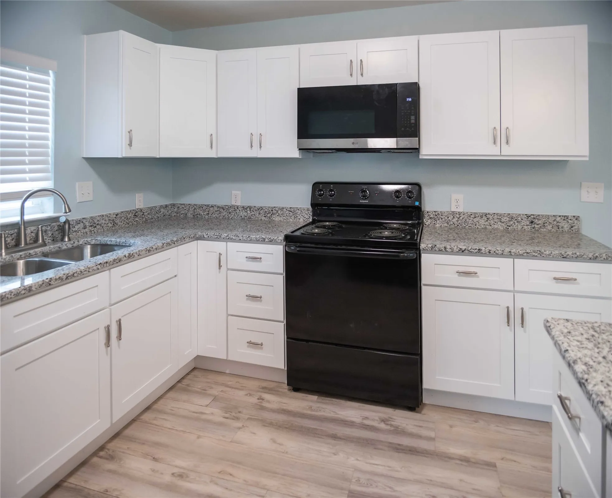 Single Family Residence For Sale in Fannin County , 506 W 7th Street, Bonham, Texas 75418, 3 Bedroom, 2 Bathroom, Garage spaces, 1,274 Sqft, built in 1930, mls#21405010, Real Estate Agent in Bonham, Homes For Sale in Fannin county, Homes For Sale in Bonham, Realtor in Bonham Texas, Real Estate Brokerage Independent Realty Texas, Luminita Cordes Realtor