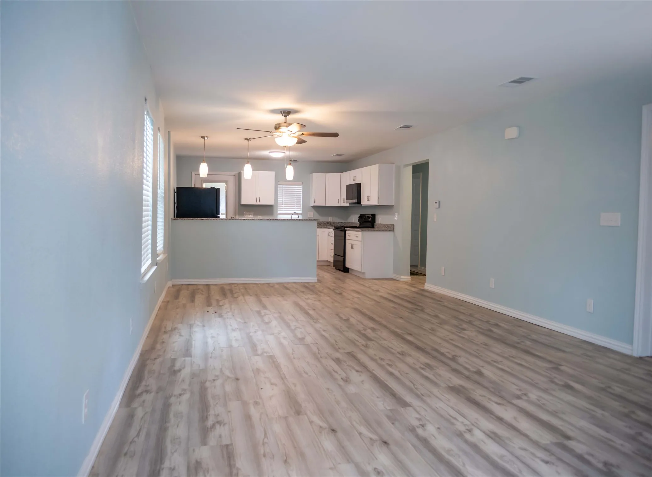 Single Family Residence For Sale in Fannin County , 506 W 7th Street, Bonham, Texas 75418, 3 Bedroom, 2 Bathroom, Garage spaces, 1,274 Sqft, built in 1930, mls#21405010, Real Estate Agent in Bonham, Homes For Sale in Fannin county, Homes For Sale in Bonham, Realtor in Bonham Texas, Real Estate Brokerage Independent Realty Texas, Luminita Cordes Realtor