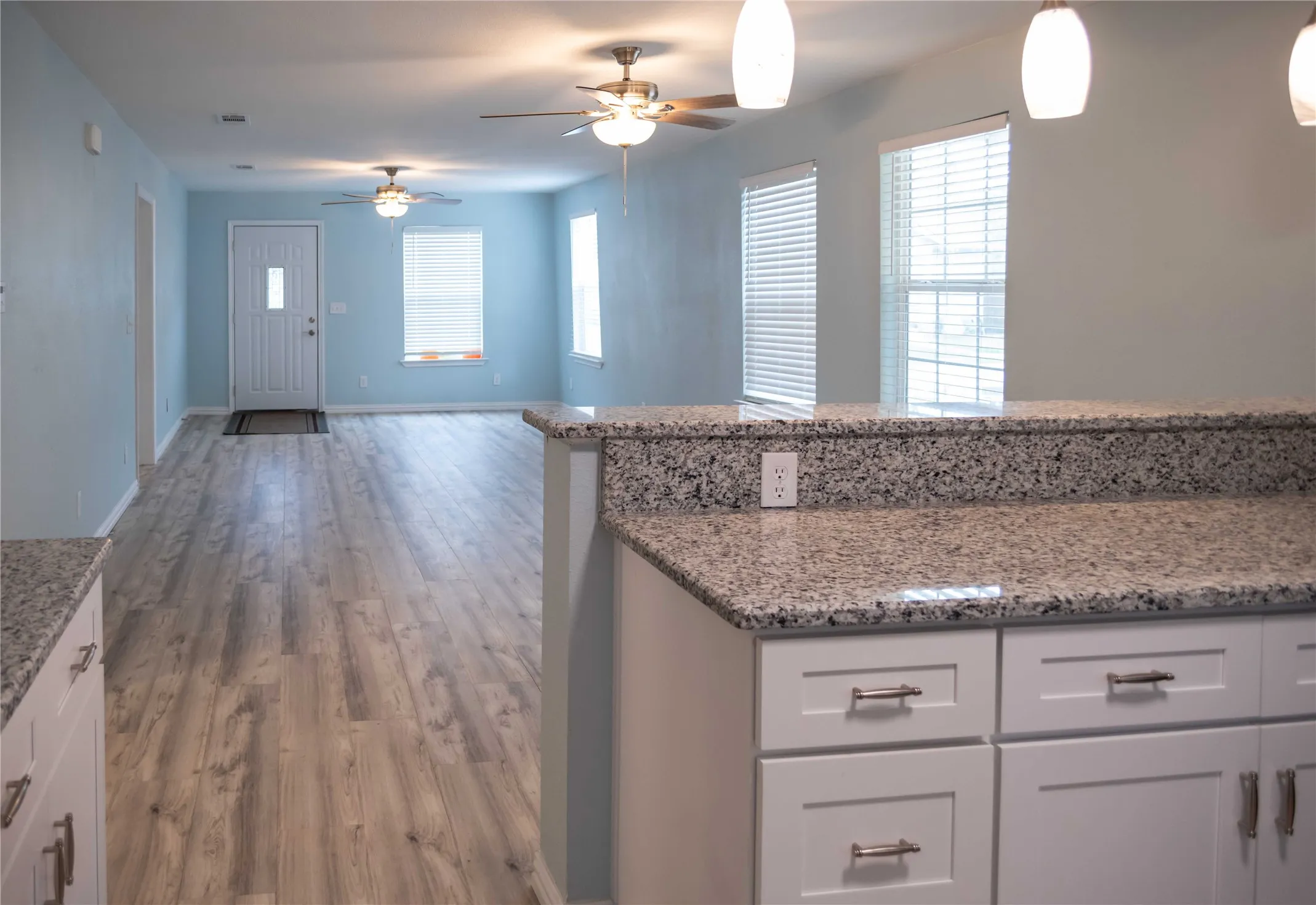 Single Family Residence For Sale in Fannin County , 506 W 7th Street, Bonham, Texas 75418, 3 Bedroom, 2 Bathroom, Garage spaces, 1,274 Sqft, built in 1930, mls#21405010, Real Estate Agent in Bonham, Homes For Sale in Fannin county, Homes For Sale in Bonham, Realtor in Bonham Texas, Real Estate Brokerage Independent Realty Texas, Luminita Cordes Realtor