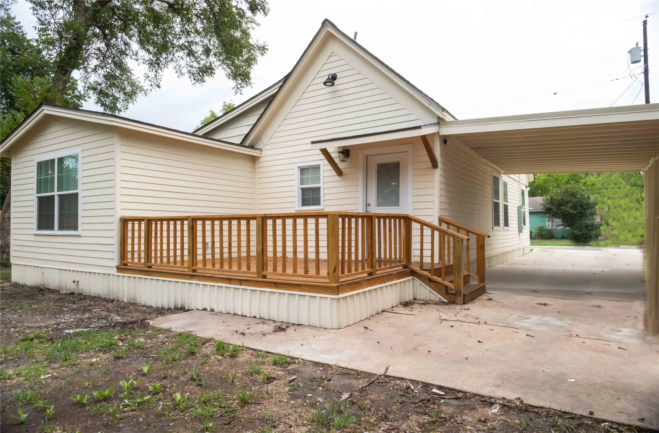 Single Family Residence For Sale in Fannin County , 506 W 7th Street, Bonham, Texas 75418, 3 Bedroom, 2 Bathroom, Garage spaces, 1,274 Sqft, built in 1930, mls#21405010, Real Estate Agent in Bonham, Homes For Sale in Fannin county, Homes For Sale in Bonham, Realtor in Bonham Texas, Real Estate Brokerage Independent Realty Texas, Luminita Cordes Realtor