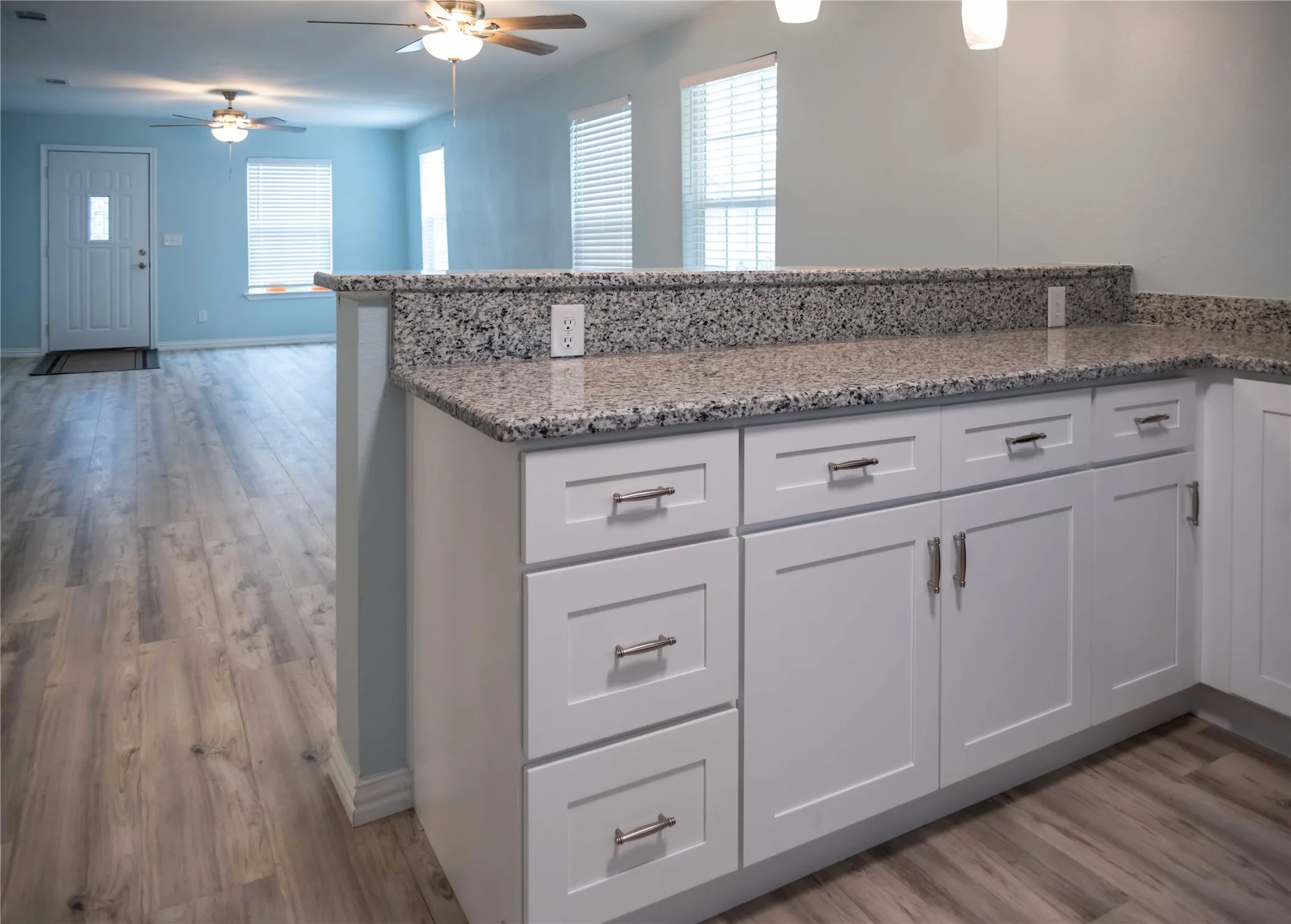 Single Family Residence For Sale in Fannin County , 506 W 7th Street, Bonham, Texas 75418, 3 Bedroom, 2 Bathroom, Garage spaces, 1,274 Sqft, built in 1930, mls#21405010, Real Estate Agent in Bonham, Homes For Sale in Fannin county, Homes For Sale in Bonham, Realtor in Bonham Texas, Real Estate Brokerage Independent Realty Texas, Luminita Cordes Realtor