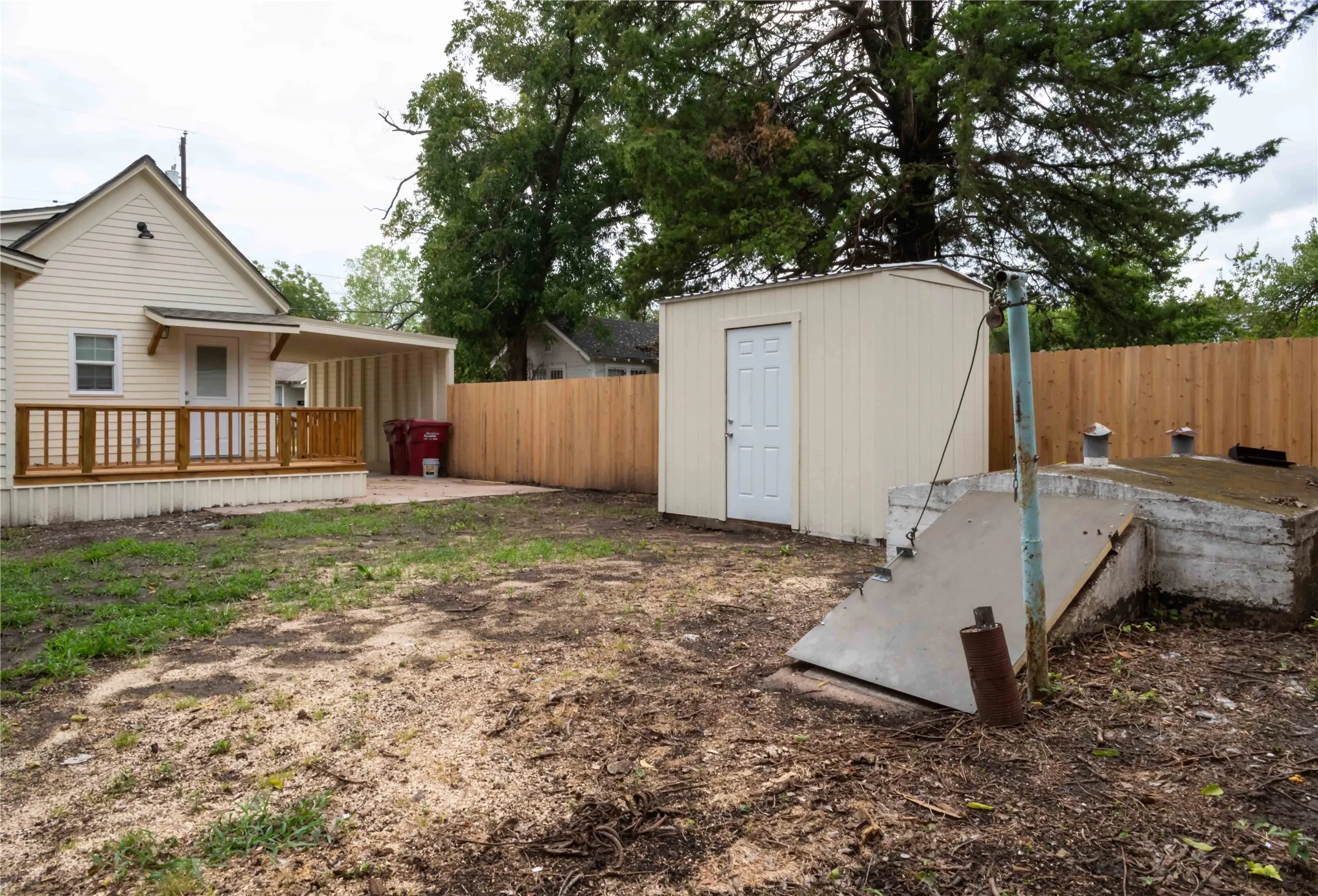 Single Family Residence For Sale in Fannin County , 506 W 7th Street, Bonham, Texas 75418, 3 Bedroom, 2 Bathroom, Garage spaces, 1,274 Sqft, built in 1930, mls#21405010, Real Estate Agent in Bonham, Homes For Sale in Fannin county, Homes For Sale in Bonham, Realtor in Bonham Texas, Real Estate Brokerage Independent Realty Texas, Luminita Cordes Realtor