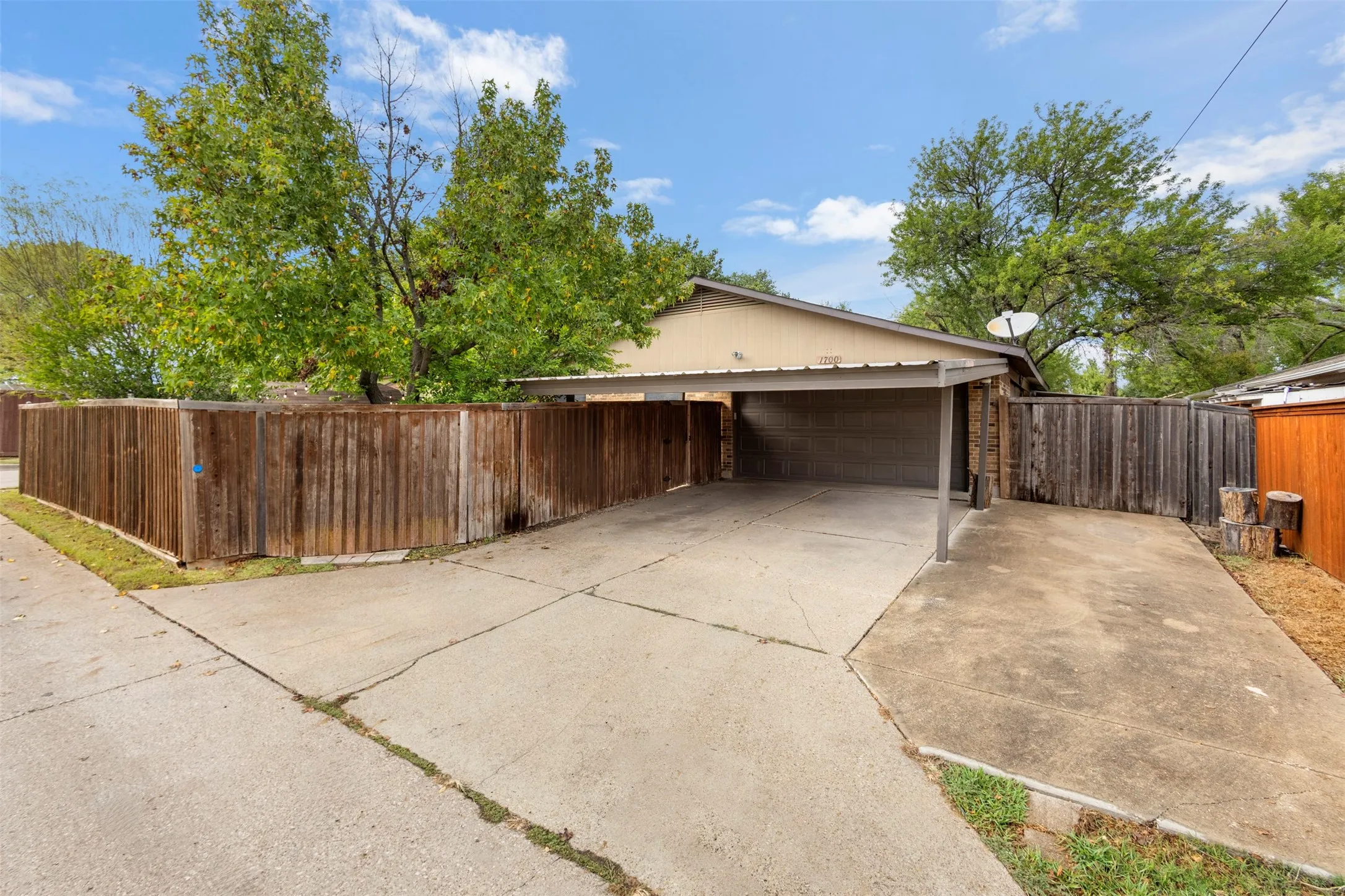 Single Family Residence For Sale in Dallas County , 1700 Culberson Drive, Mesquite, Texas 75150, 3 Bedroom, 2 Bathroom, 2 Garage spaces, 1,503 Sqft, built in 1982, mls#21402168, Real Estate Agent in Mesquite, Homes For Sale in Dallas county, Homes For Sale in Mesquite, Realtor in Mesquite Texas, Real Estate Brokerage Independent Realty Texas, Luminita Cordes Realtor