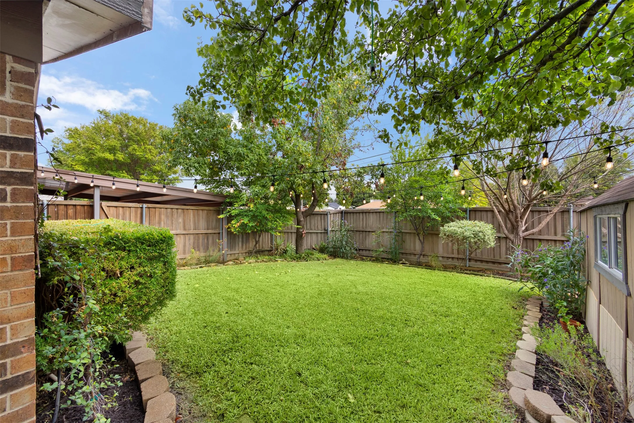 Single Family Residence For Sale in Dallas County , 1700 Culberson Drive, Mesquite, Texas 75150, 3 Bedroom, 2 Bathroom, 2 Garage spaces, 1,503 Sqft, built in 1982, mls#21402168, Real Estate Agent in Mesquite, Homes For Sale in Dallas county, Homes For Sale in Mesquite, Realtor in Mesquite Texas, Real Estate Brokerage Independent Realty Texas, Luminita Cordes Realtor