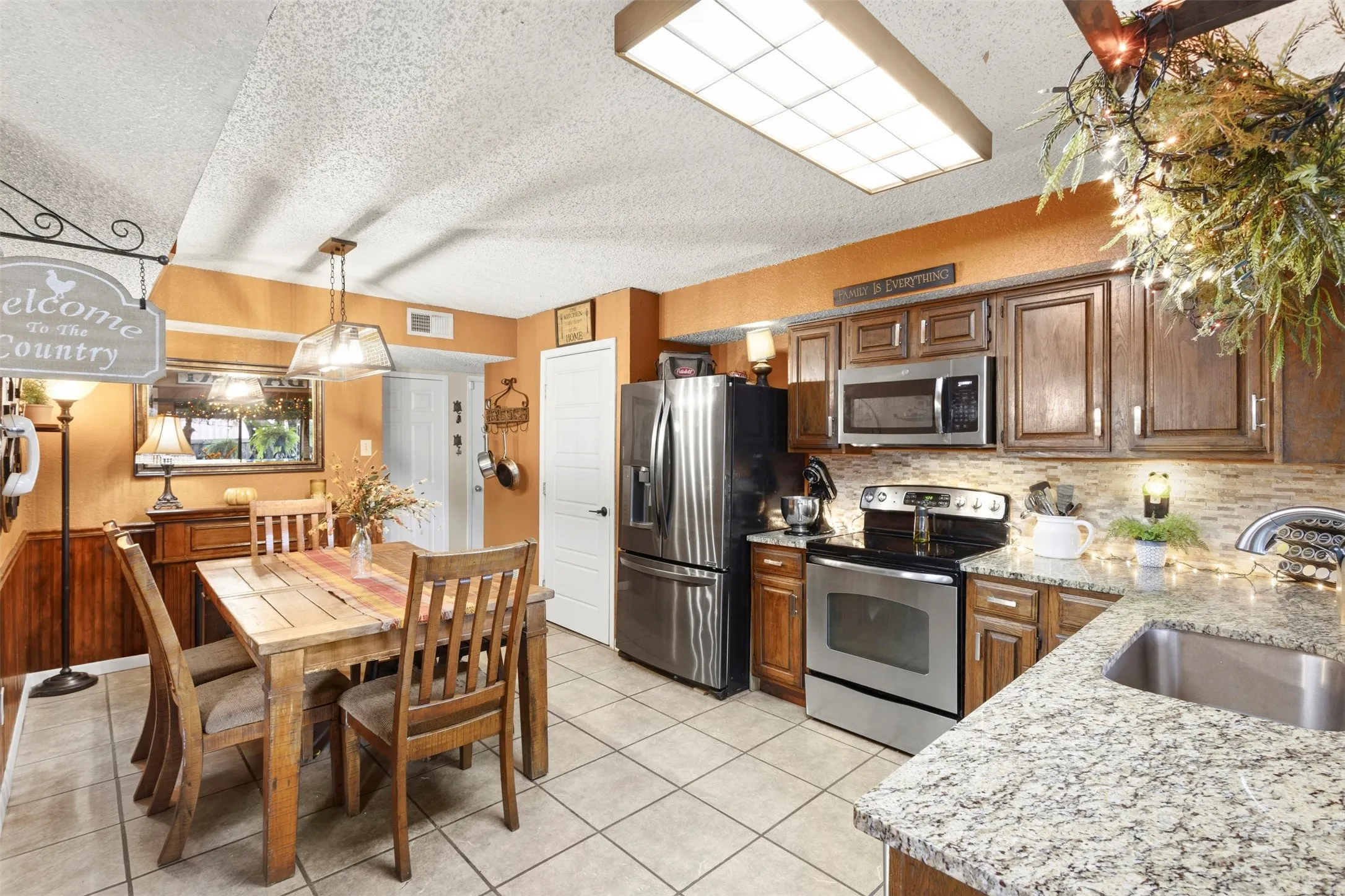 Single Family Residence For Sale in Dallas County , 1700 Culberson Drive, Mesquite, Texas 75150, 3 Bedroom, 2 Bathroom, 2 Garage spaces, 1,503 Sqft, built in 1982, mls#21402168, Real Estate Agent in Mesquite, Homes For Sale in Dallas county, Homes For Sale in Mesquite, Realtor in Mesquite Texas, Real Estate Brokerage Independent Realty Texas, Luminita Cordes Realtor