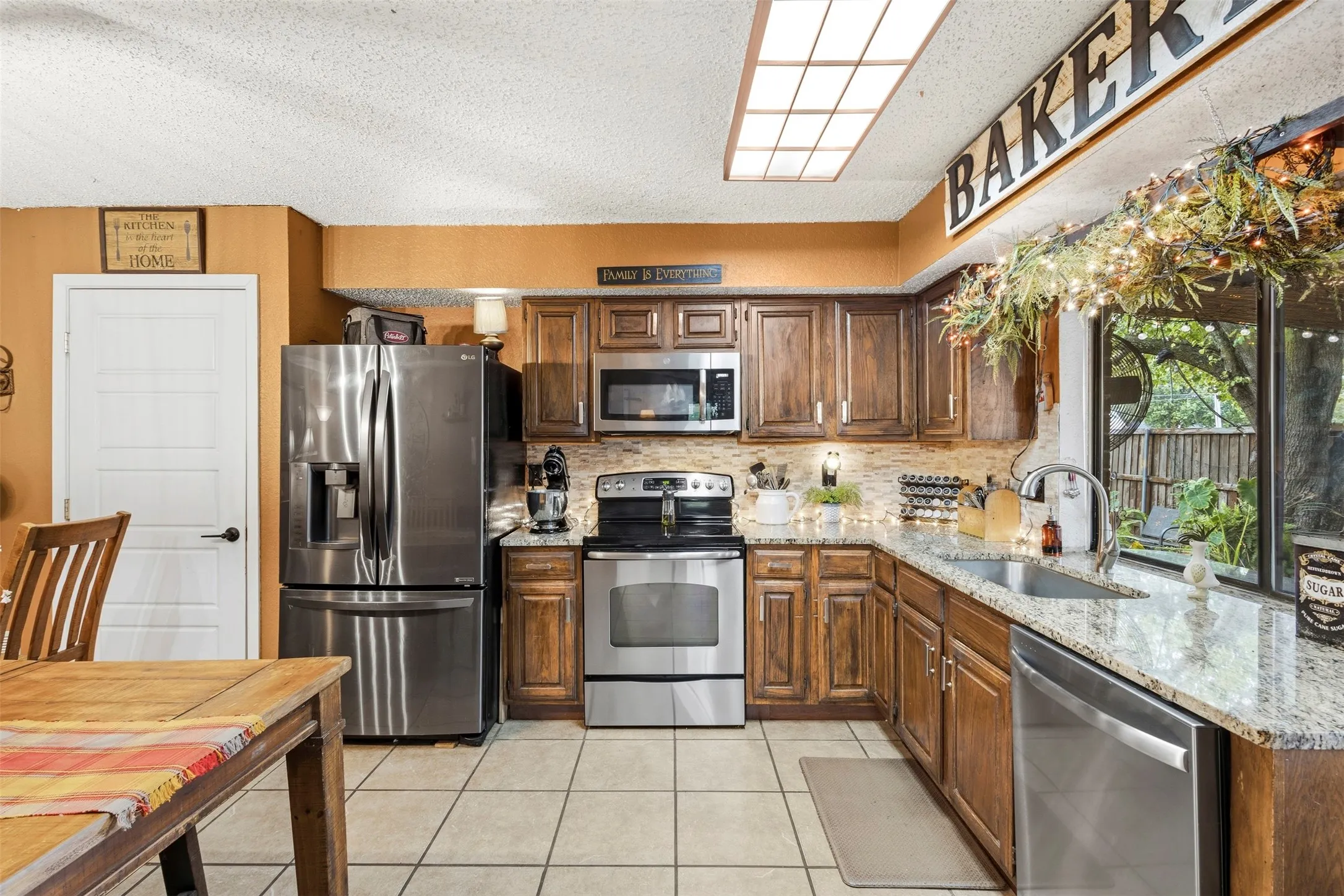 Single Family Residence For Sale in Dallas County , 1700 Culberson Drive, Mesquite, Texas 75150, 3 Bedroom, 2 Bathroom, 2 Garage spaces, 1,503 Sqft, built in 1982, mls#21402168, Real Estate Agent in Mesquite, Homes For Sale in Dallas county, Homes For Sale in Mesquite, Realtor in Mesquite Texas, Real Estate Brokerage Independent Realty Texas, Luminita Cordes Realtor