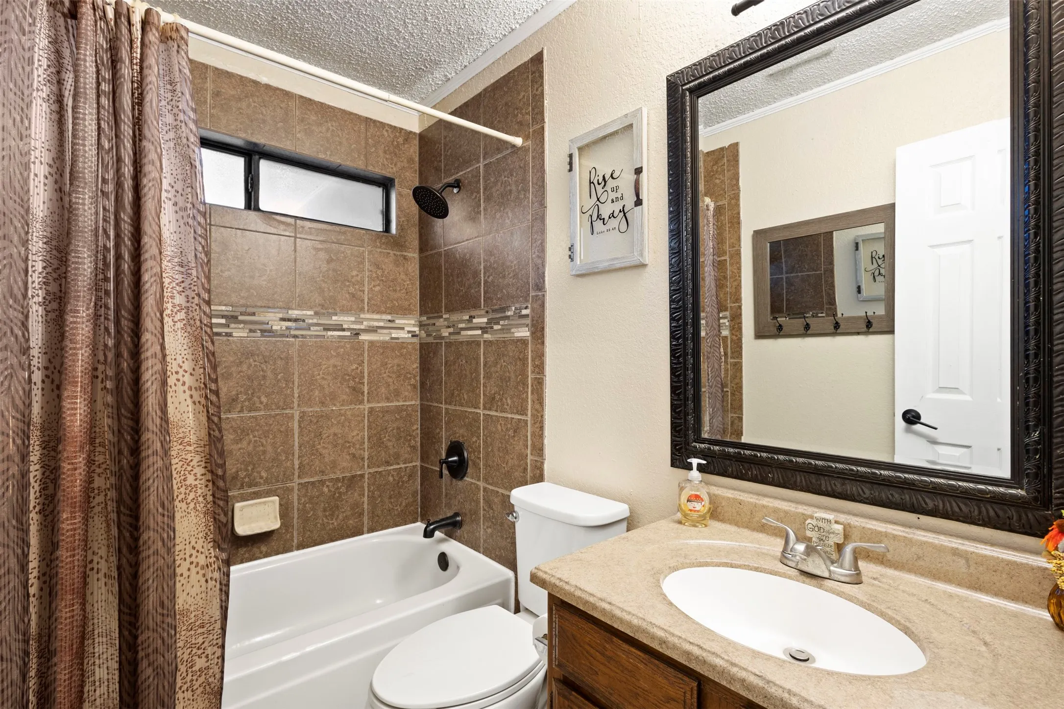 Single Family Residence For Sale in Dallas County , 1700 Culberson Drive, Mesquite, Texas 75150, 3 Bedroom, 2 Bathroom, 2 Garage spaces, 1,503 Sqft, built in 1982, mls#21402168, Real Estate Agent in Mesquite, Homes For Sale in Dallas county, Homes For Sale in Mesquite, Realtor in Mesquite Texas, Real Estate Brokerage Independent Realty Texas, Luminita Cordes Realtor