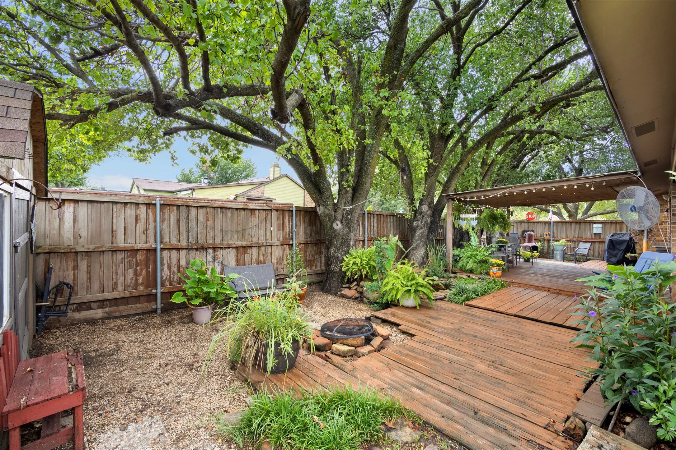 Single Family Residence For Sale in Dallas County , 1700 Culberson Drive, Mesquite, Texas 75150, 3 Bedroom, 2 Bathroom, 2 Garage spaces, 1,503 Sqft, built in 1982, mls#21402168, Real Estate Agent in Mesquite, Homes For Sale in Dallas county, Homes For Sale in Mesquite, Realtor in Mesquite Texas, Real Estate Brokerage Independent Realty Texas, Luminita Cordes Realtor