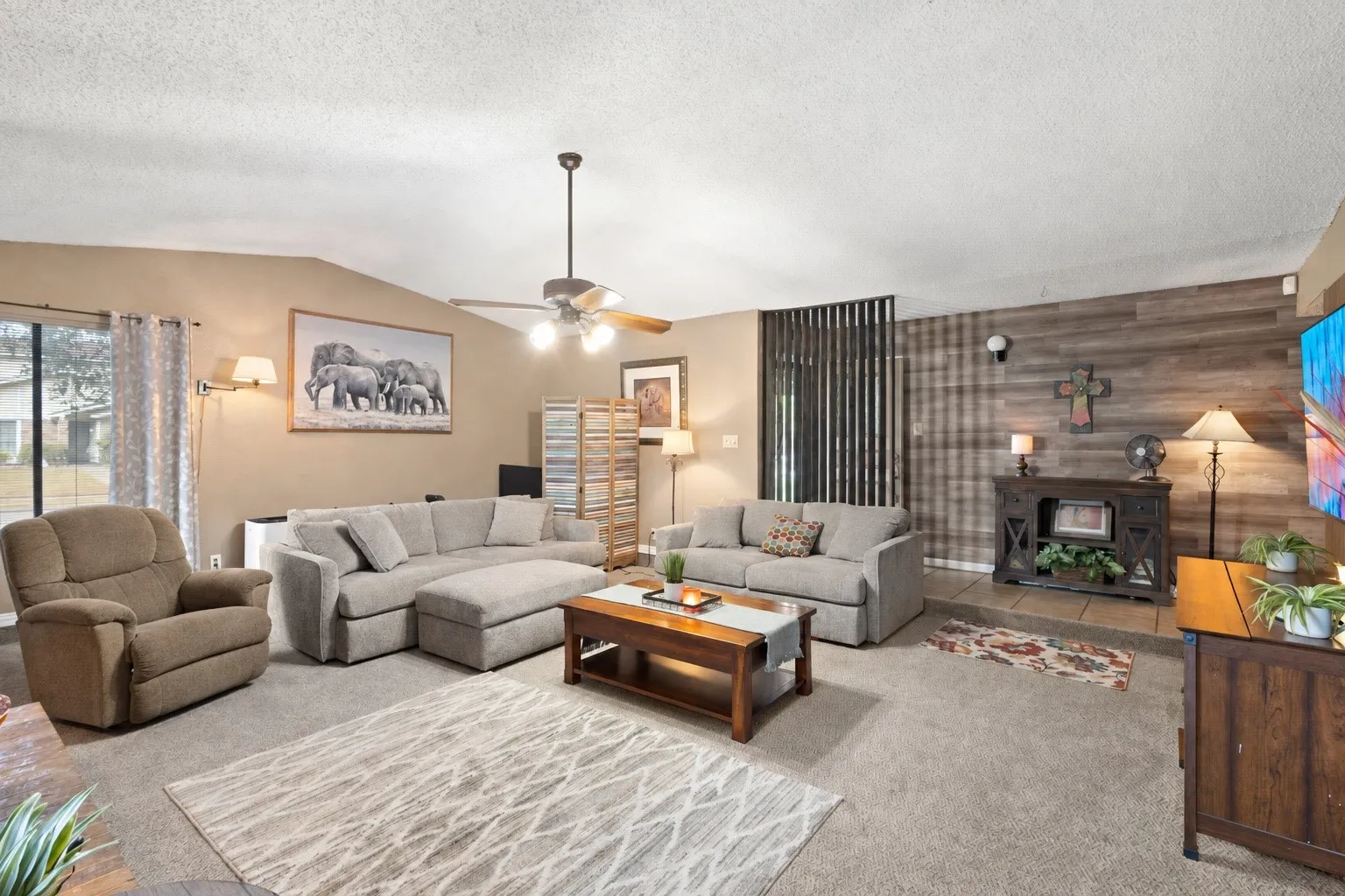 Single Family Residence For Sale in Dallas County , 1700 Culberson Drive, Mesquite, Texas 75150, 3 Bedroom, 2 Bathroom, 2 Garage spaces, 1,503 Sqft, built in 1982, mls#21402168, Real Estate Agent in Mesquite, Homes For Sale in Dallas county, Homes For Sale in Mesquite, Realtor in Mesquite Texas, Real Estate Brokerage Independent Realty Texas, Luminita Cordes Realtor