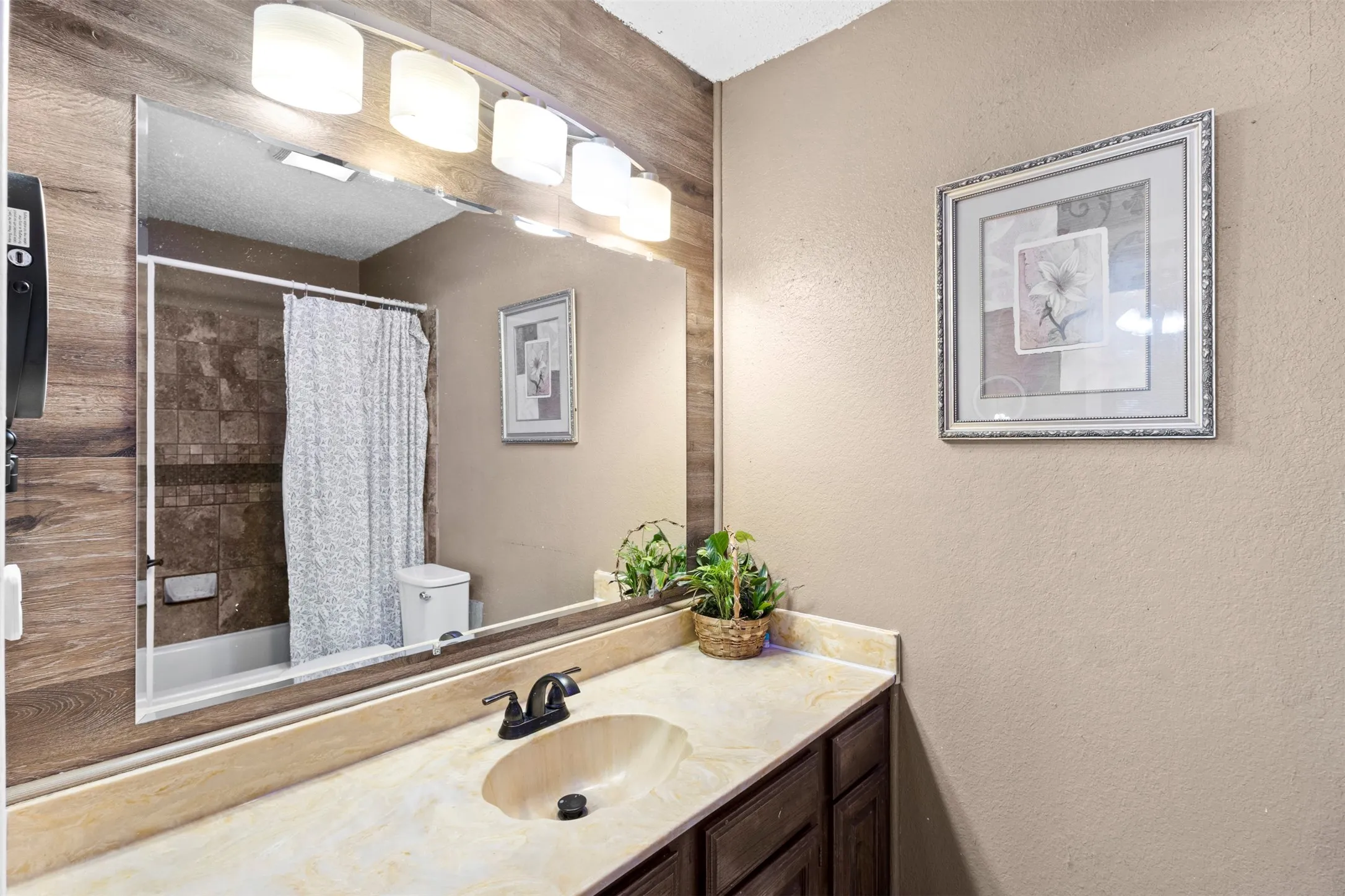 Single Family Residence For Sale in Dallas County , 1700 Culberson Drive, Mesquite, Texas 75150, 3 Bedroom, 2 Bathroom, 2 Garage spaces, 1,503 Sqft, built in 1982, mls#21402168, Real Estate Agent in Mesquite, Homes For Sale in Dallas county, Homes For Sale in Mesquite, Realtor in Mesquite Texas, Real Estate Brokerage Independent Realty Texas, Luminita Cordes Realtor