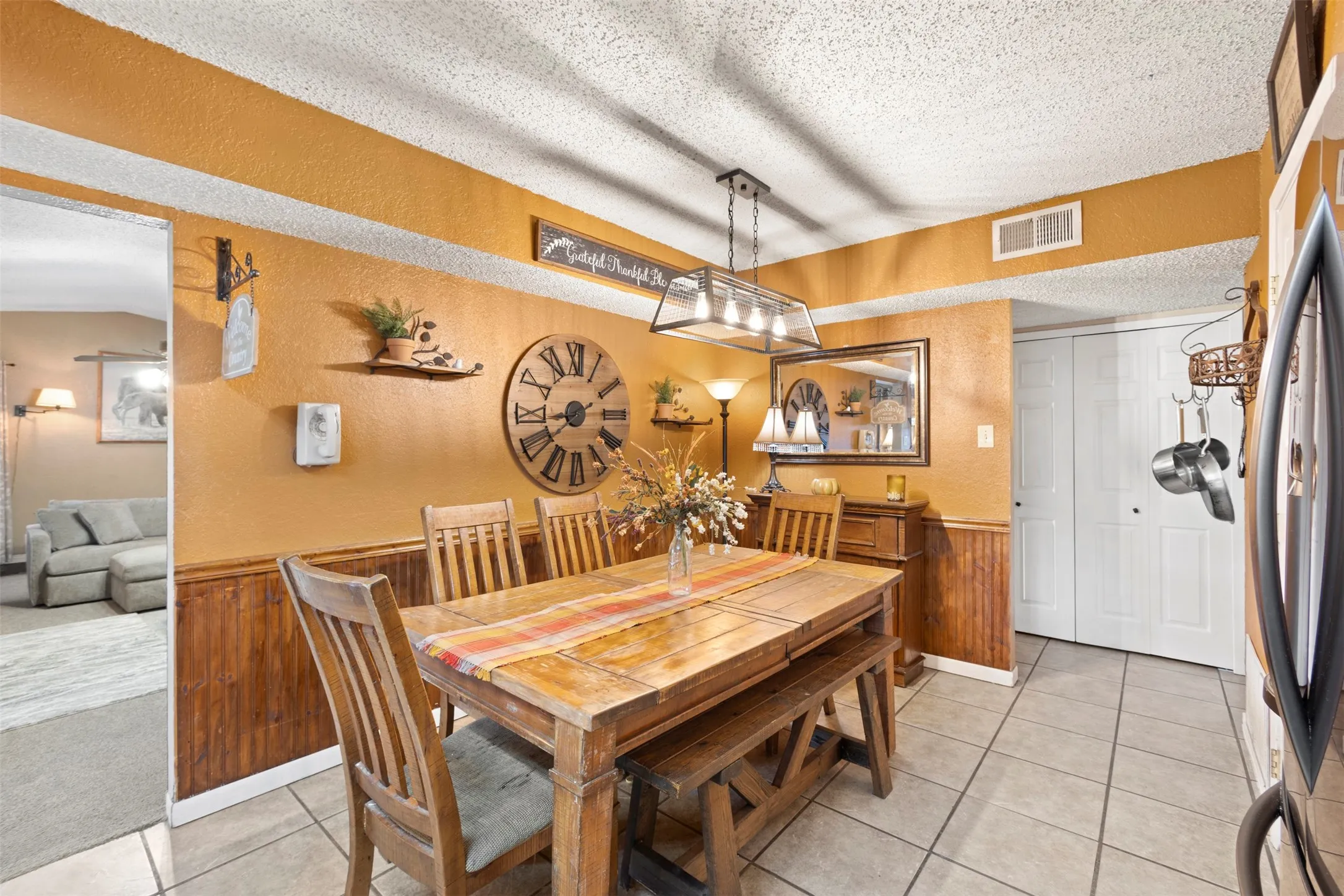 Single Family Residence For Sale in Dallas County , 1700 Culberson Drive, Mesquite, Texas 75150, 3 Bedroom, 2 Bathroom, 2 Garage spaces, 1,503 Sqft, built in 1982, mls#21402168, Real Estate Agent in Mesquite, Homes For Sale in Dallas county, Homes For Sale in Mesquite, Realtor in Mesquite Texas, Real Estate Brokerage Independent Realty Texas, Luminita Cordes Realtor