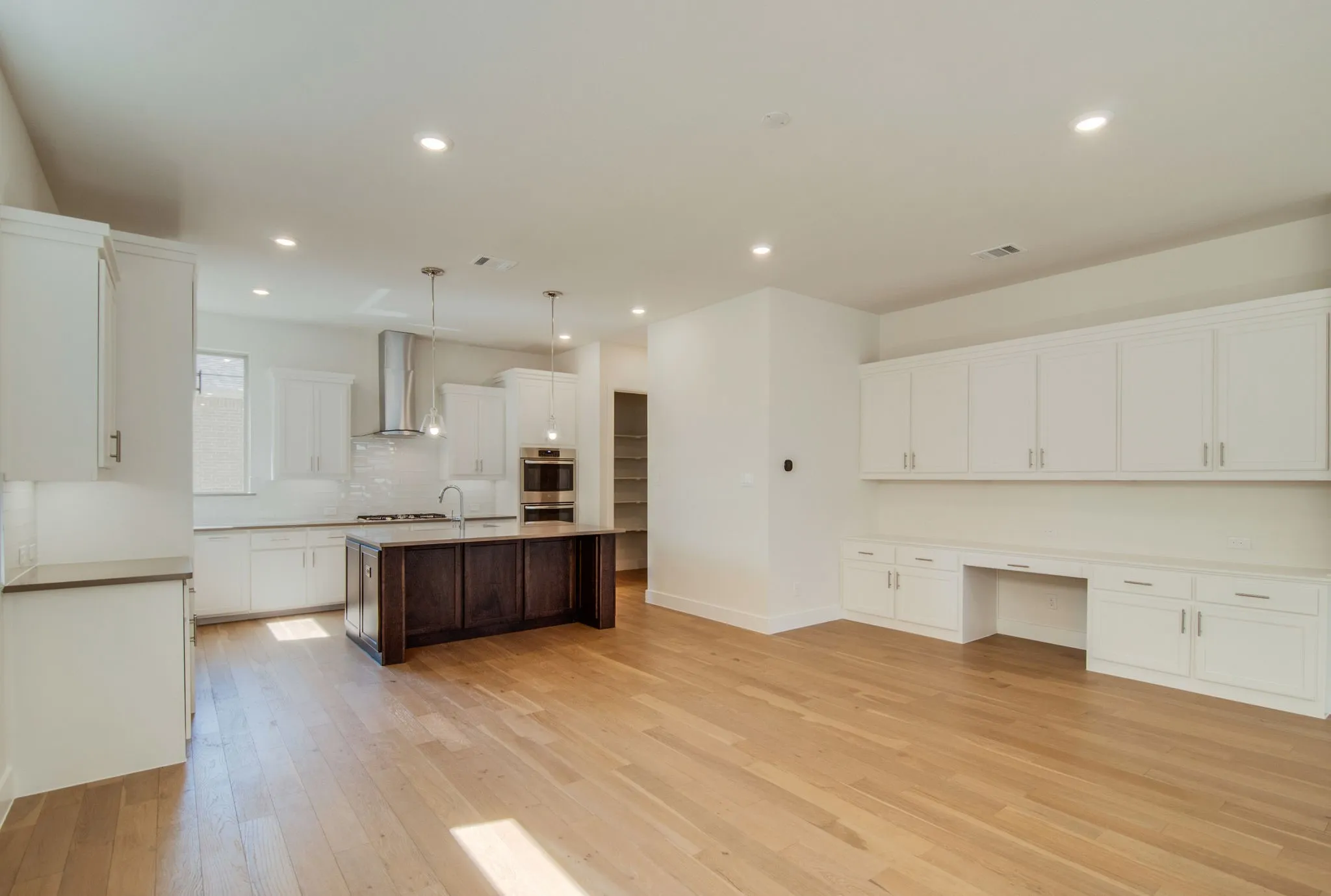 Single Family Residence For Rent in Dallas County , 8221 Folcroft Lane, Dallas, Texas 75231, 3 Bedroom, 4 Bathroom, 2 Garage spaces, 2,389 Sqft, built in 2019, mls#21405200, Real Estate Agent in Dallas, Homes For Rent in Dallas county, Homes For Rent in Dallas, Realtor in Dallas Texas, Real Estate Brokerage Independent Realty Texas, Luminita Cordes Realtor